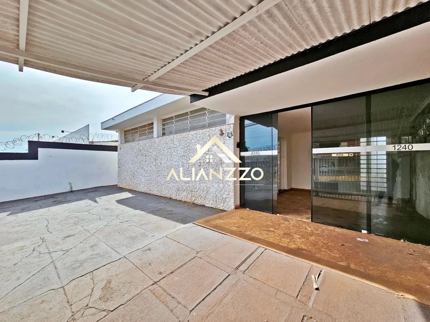 Alugar Casa / Padr&atilde;o em Ribeir&atilde;o Preto R$ 4.000,00 - Foto 1