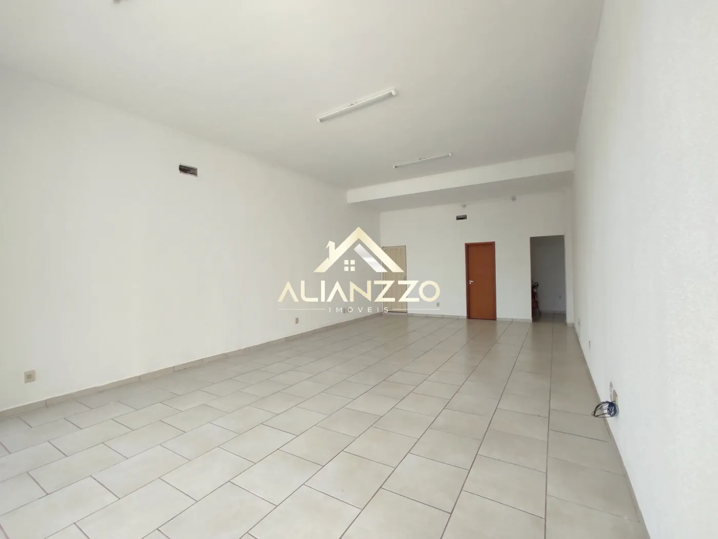 Alugar Comercial padr&atilde;o / Ponto Comercial em Ribeir&atilde;o Preto R$ 3.000,00 - Foto 1