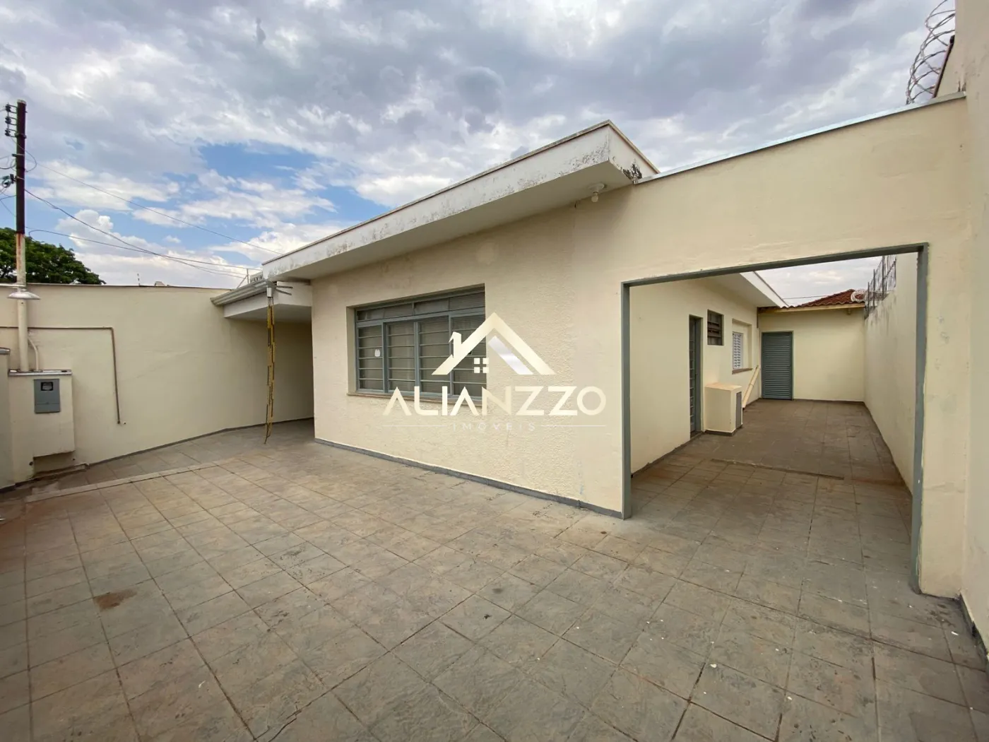 Alugar Casa / Padr&atilde;o em Ribeir&atilde;o Preto R$ 2.100,00 - Foto 1