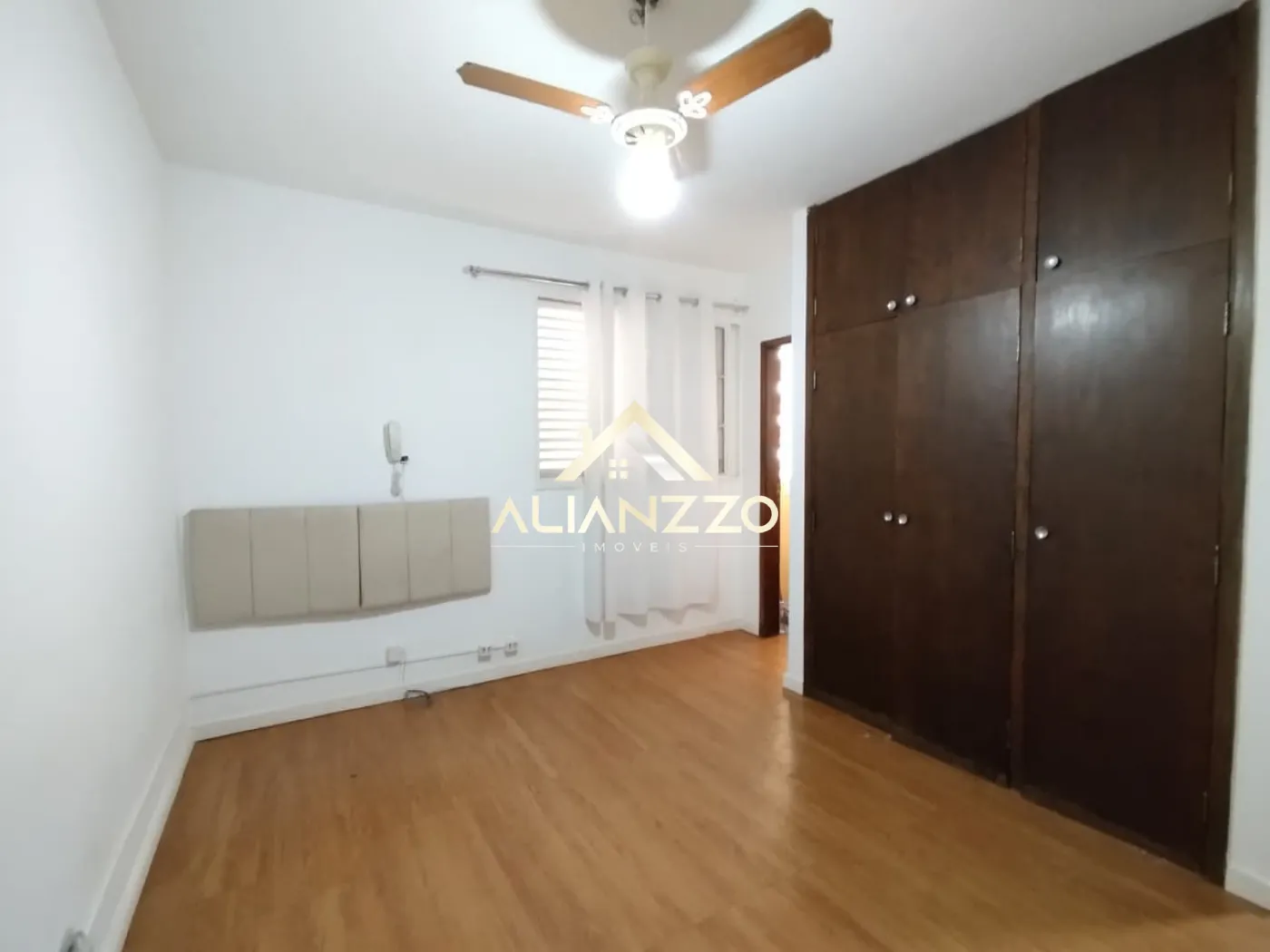 Alugar Apartamento / Padr&atilde;o em Ribeir&atilde;o Preto R$ 990,00 - Foto 1
