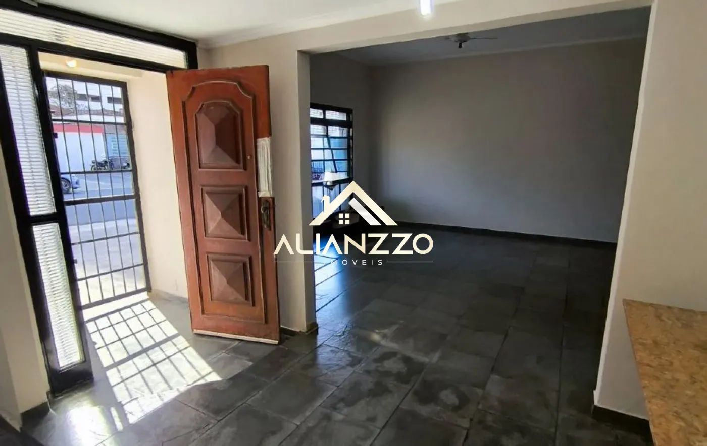 Alugar Comercial padr&atilde;o / Casa Comercial em Ribeir&atilde;o Preto R$ 5.000,00 - Foto 1
