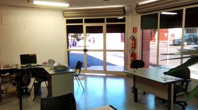 Alugar Comercial / Sala em Ribeir&atilde;o Preto R$ 1.800,00 - Foto 1