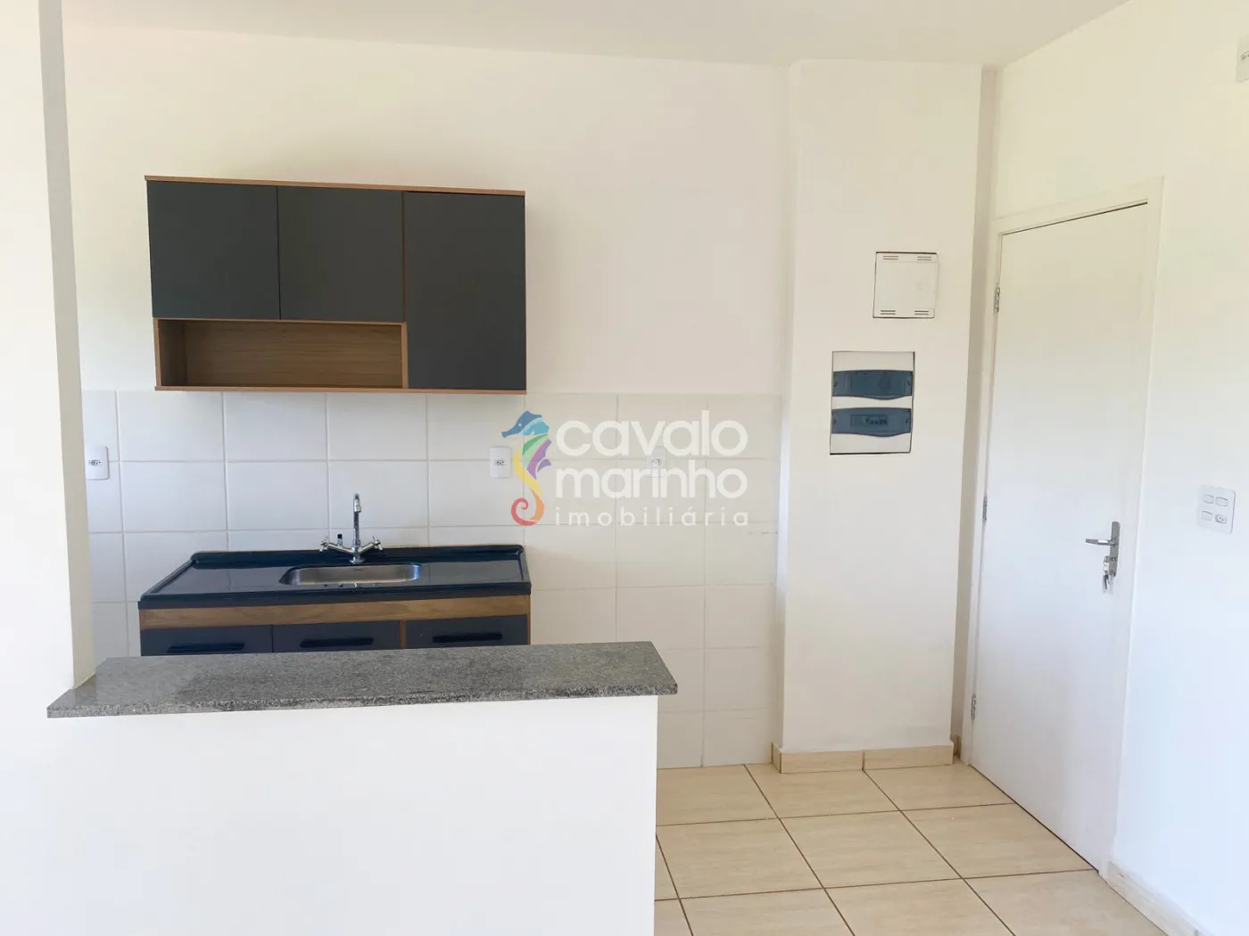 Alugar Apartamento / Padr&atilde;o em Ribeir&atilde;o Preto R$ 1.150,00 - Foto 2