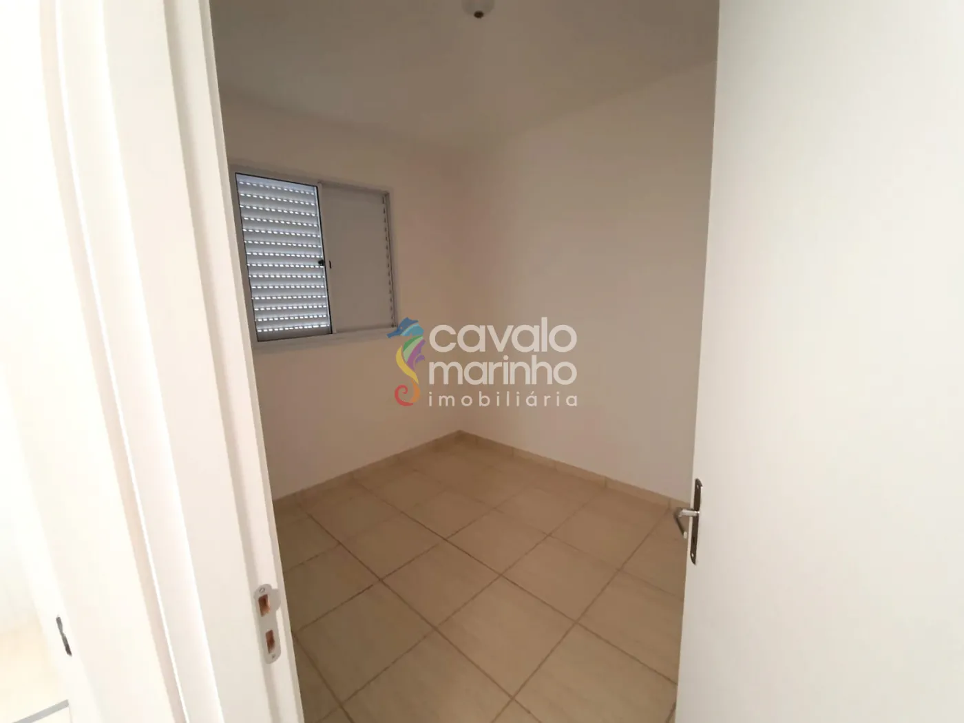 Alugar Apartamento / Padr&atilde;o em Ribeir&atilde;o Preto R$ 1.100,00 - Foto 4