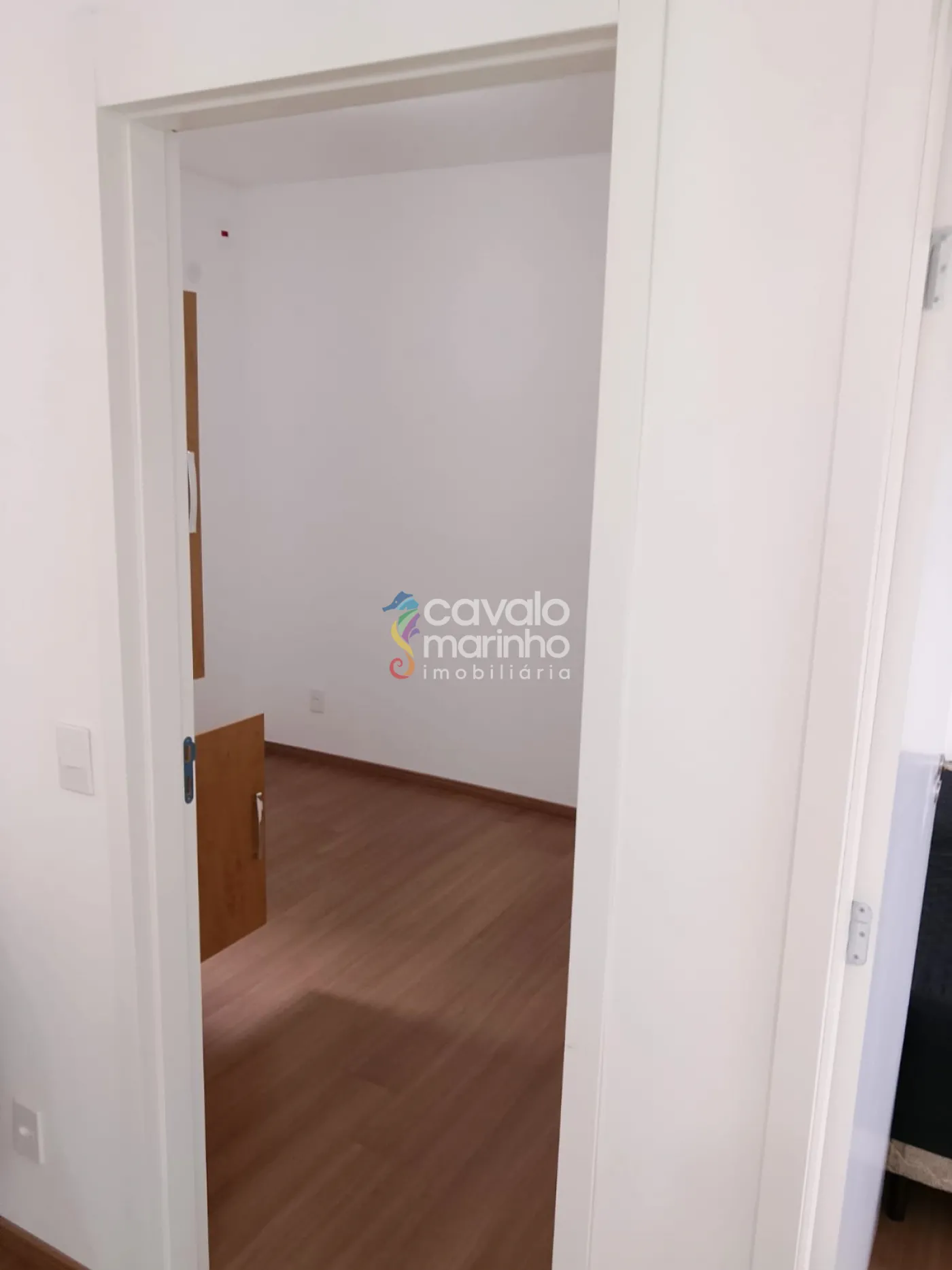 Alugar Apartamento / Padr&atilde;o em Ribeir&atilde;o Preto R$ 1.180,00 - Foto 2