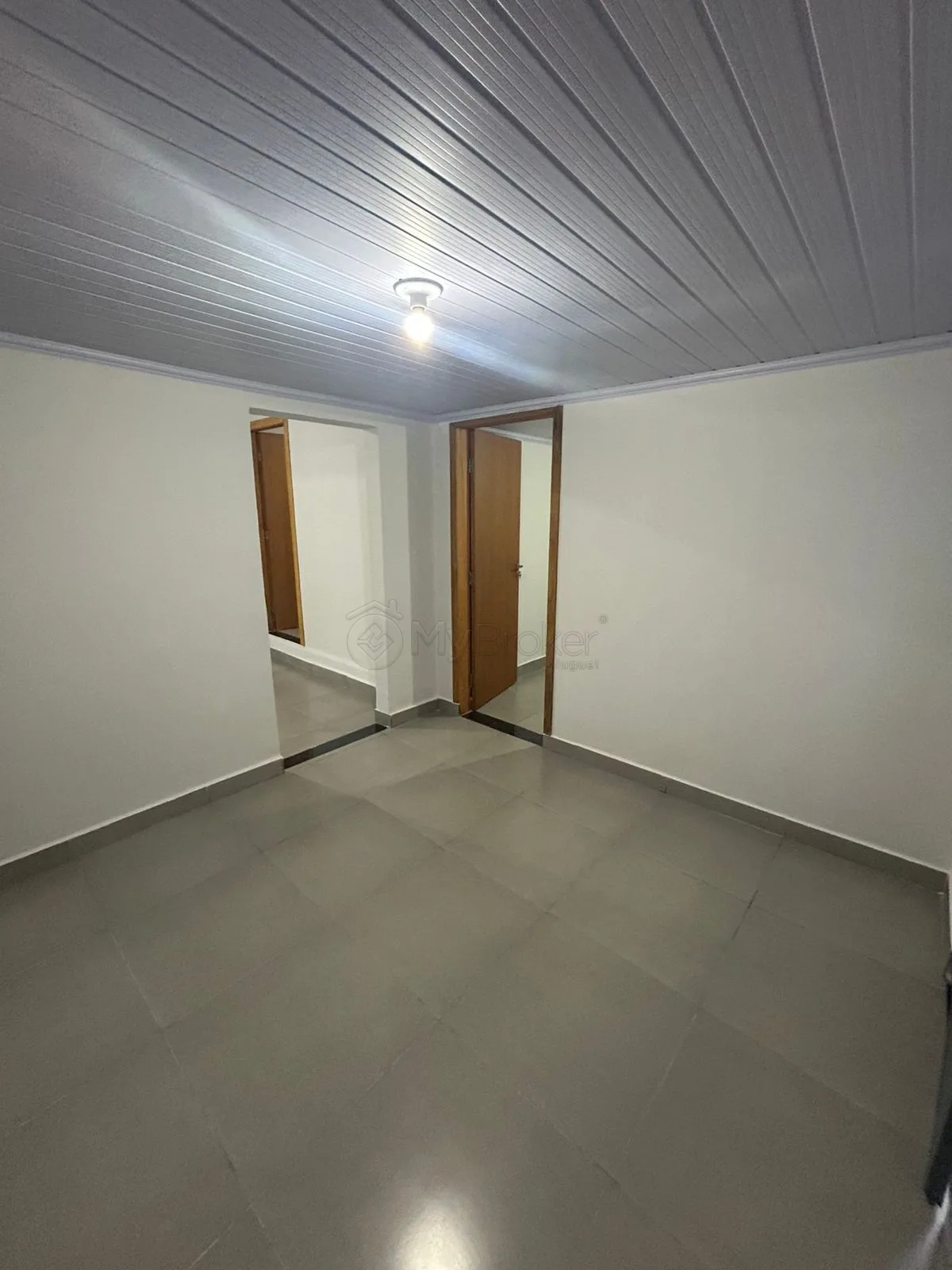 Alugar Casa / Padr&atilde;o em Goi&acirc;nia R$ 1.600,00 - Foto 6
