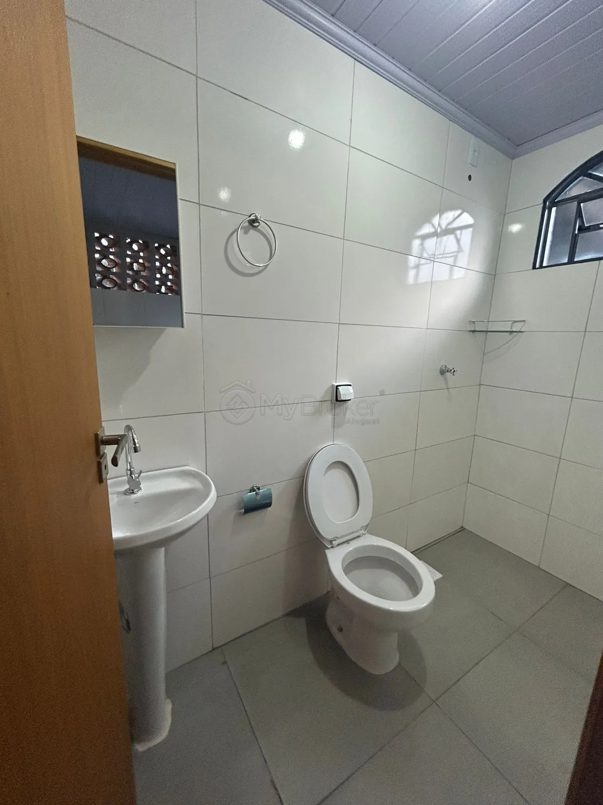 Alugar Casa / Padr&atilde;o em Goi&acirc;nia R$ 1.600,00 - Foto 14