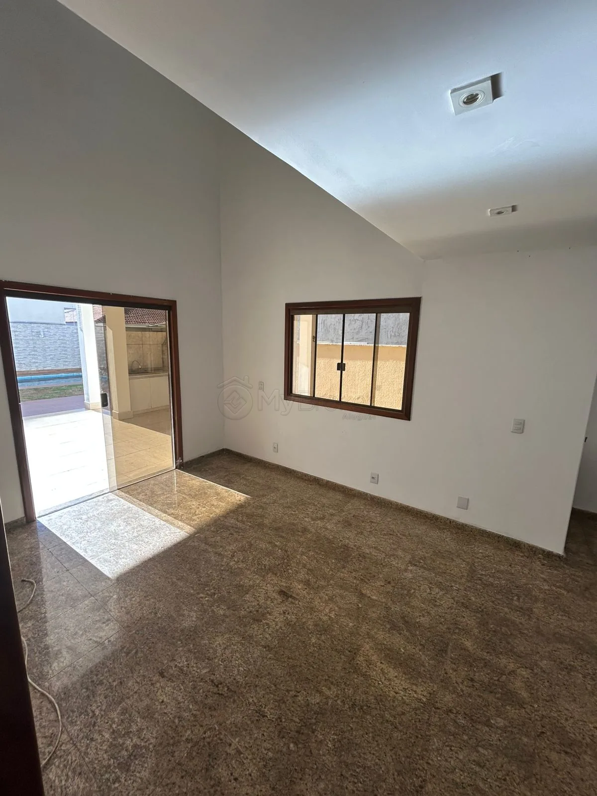 Alugar Sobrado / Em Condom&iacute;nio em Goi&acirc;nia R$ 8.500,00 - Foto 2