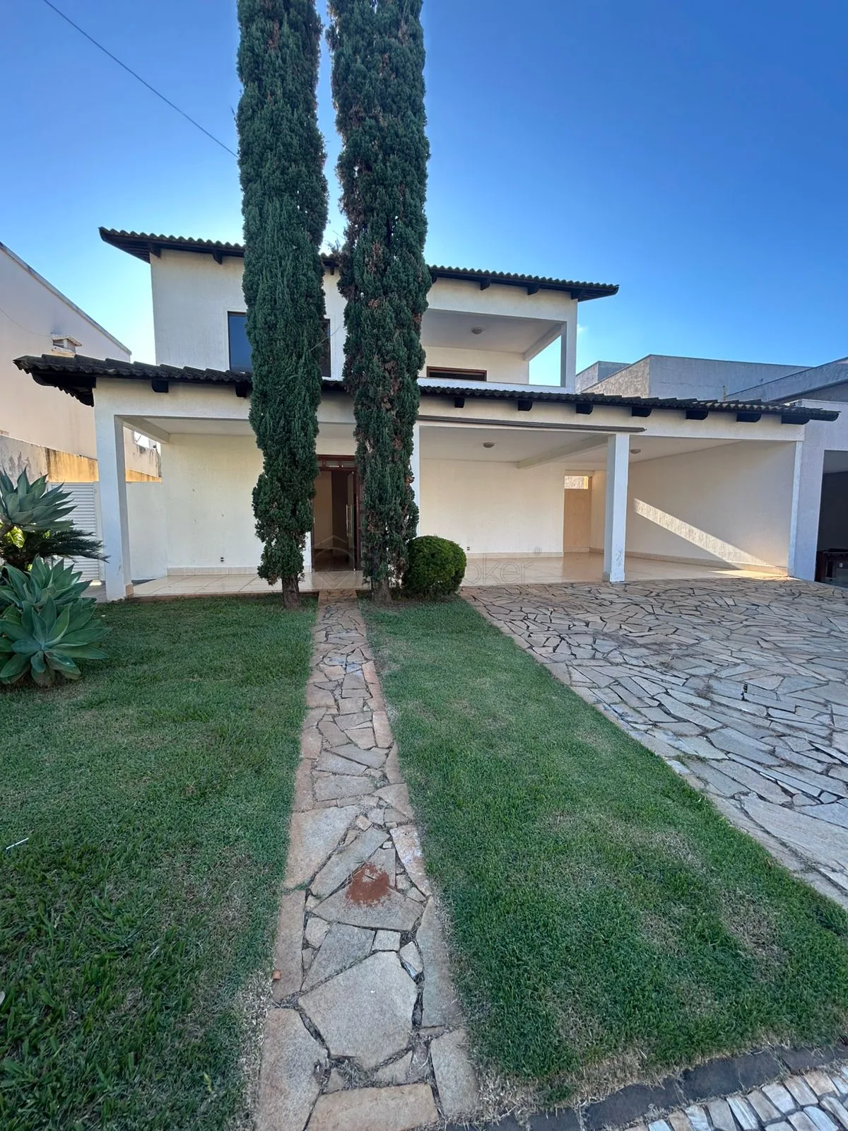 Alugar Sobrado / Em Condom&iacute;nio em Goi&acirc;nia R$ 8.500,00 - Foto 1