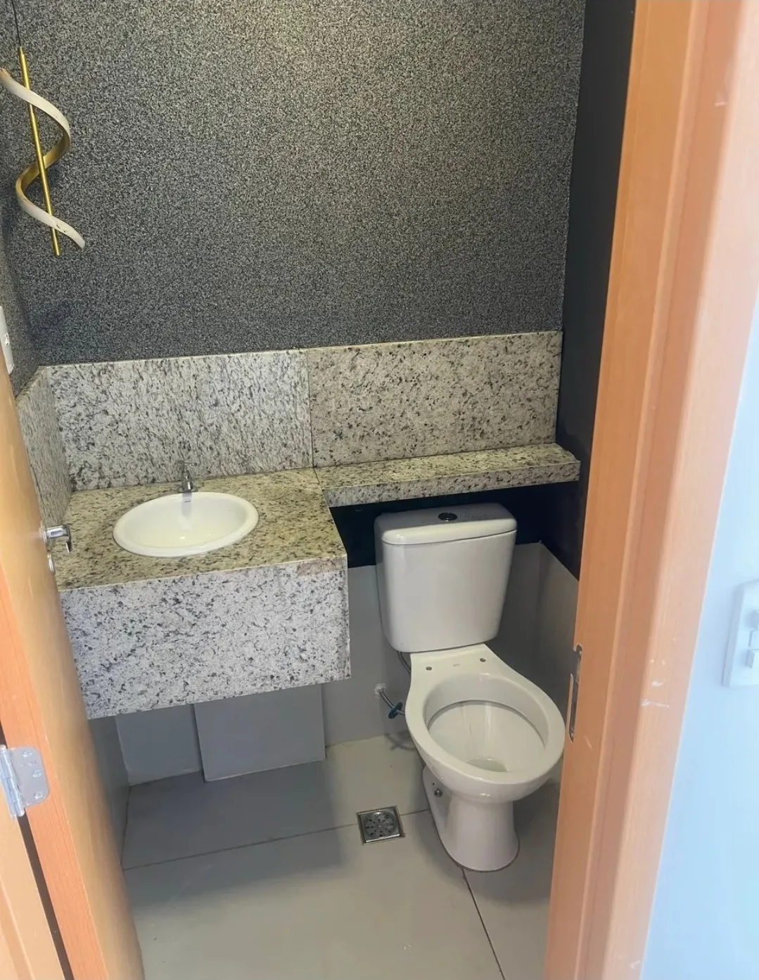 Alugar Sobrado / Em Condom&iacute;nio em Senador Canedo R$ 9.000,00 - Foto 7