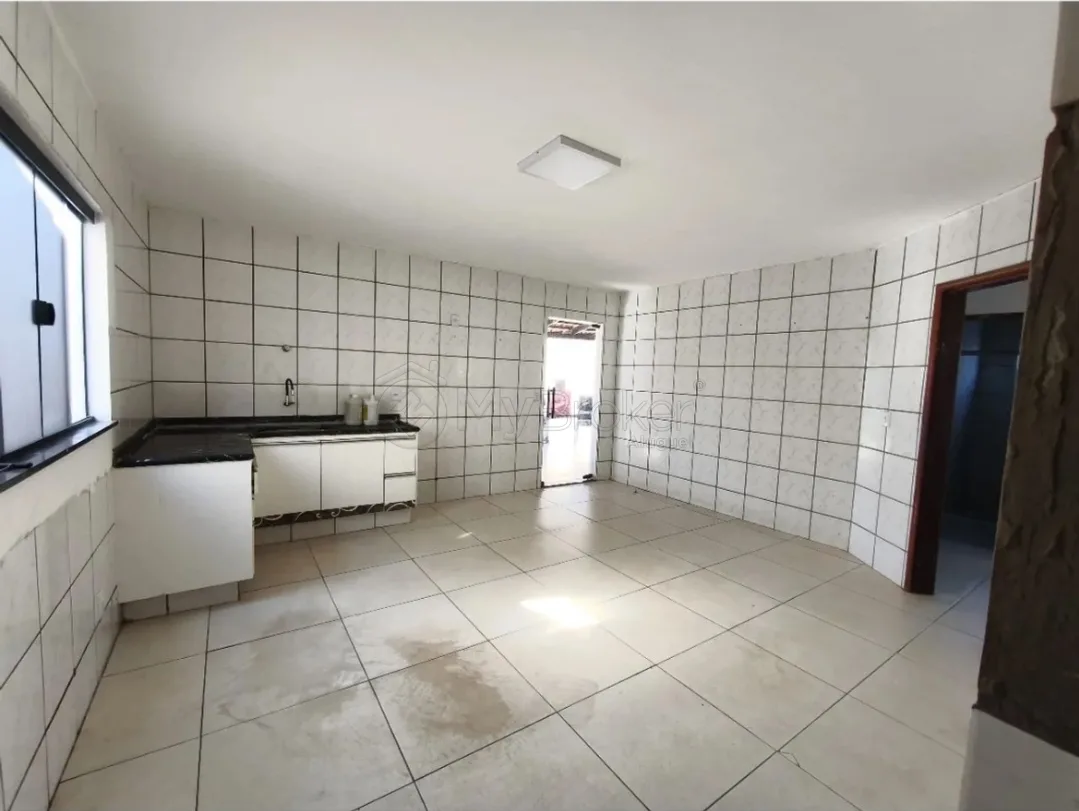 Alugar Casa / Sobrado em Goi&acirc;nia R$ 4.700,00 - Foto 2
