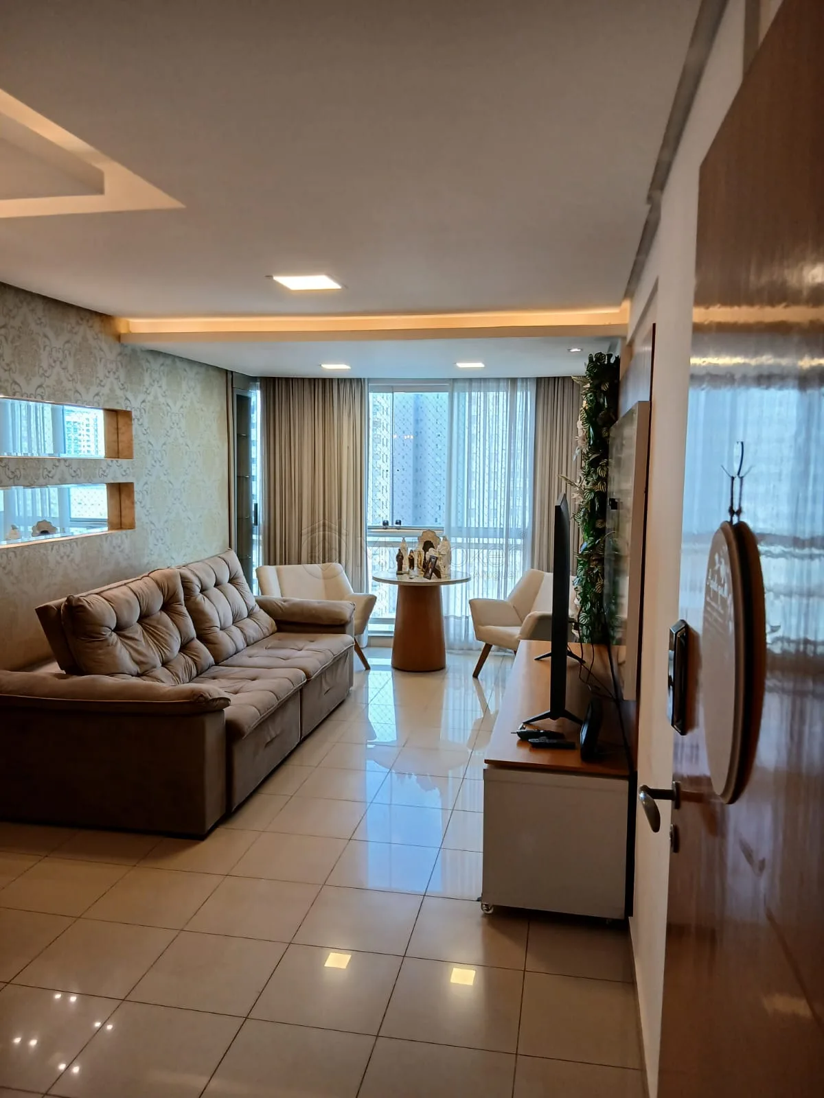 Alugar Apartamento / Padr&atilde;o em Goi&acirc;nia R$ 5.500,00 - Foto 1