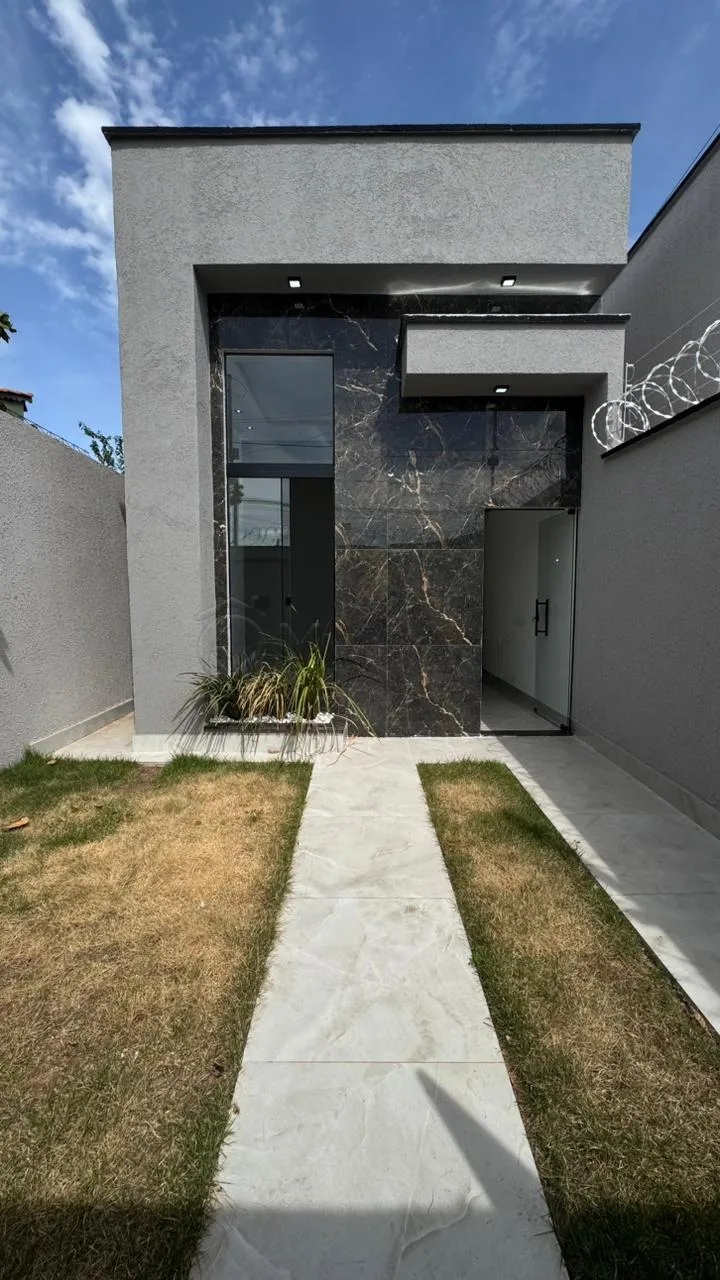 Alugar Casa / Padr&atilde;o em Goi&acirc;nia R$ 1.599,90 - Foto 1