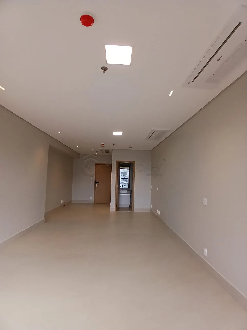 Alugar Comercial / Sala em Condom&iacute;nio em Goi&acirc;nia R$ 4.500,00 - Foto 2