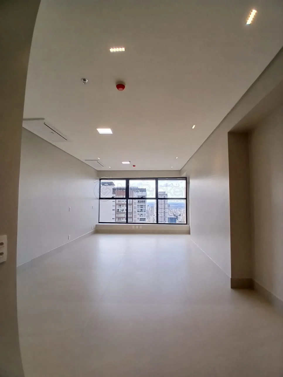 Alugar Comercial / Sala em Condom&iacute;nio em Goi&acirc;nia R$ 4.500,00 - Foto 1