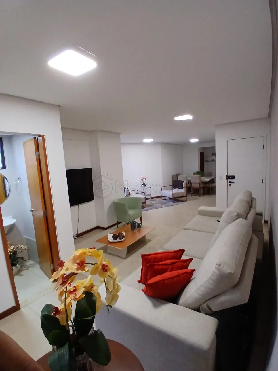 Alugar Apartamento / Padr&atilde;o em Goi&acirc;nia R$ 2.800,00 - Foto 2