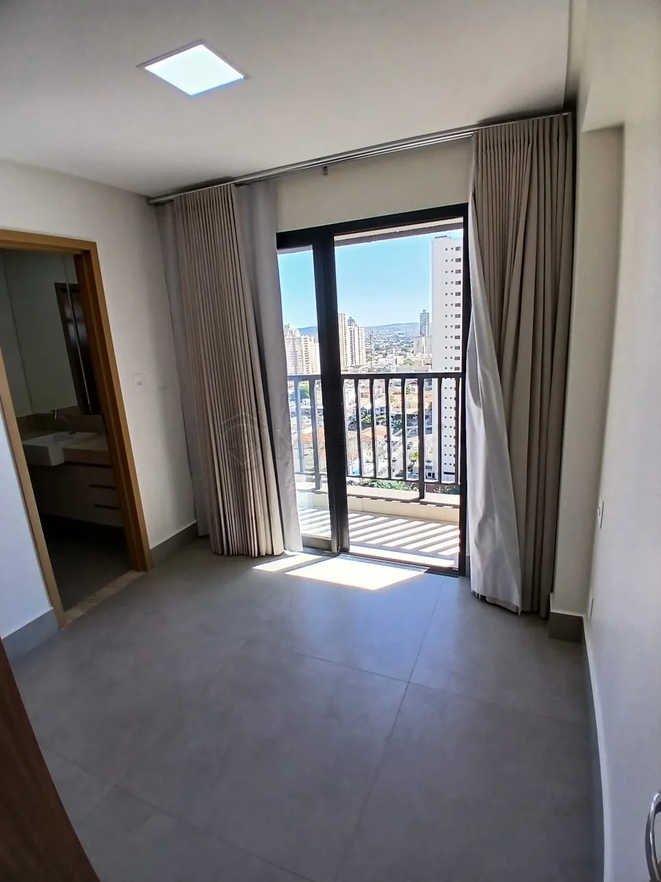Alugar Apartamento / Padr&atilde;o em Goi&acirc;nia R$ 5.500,00 - Foto 4