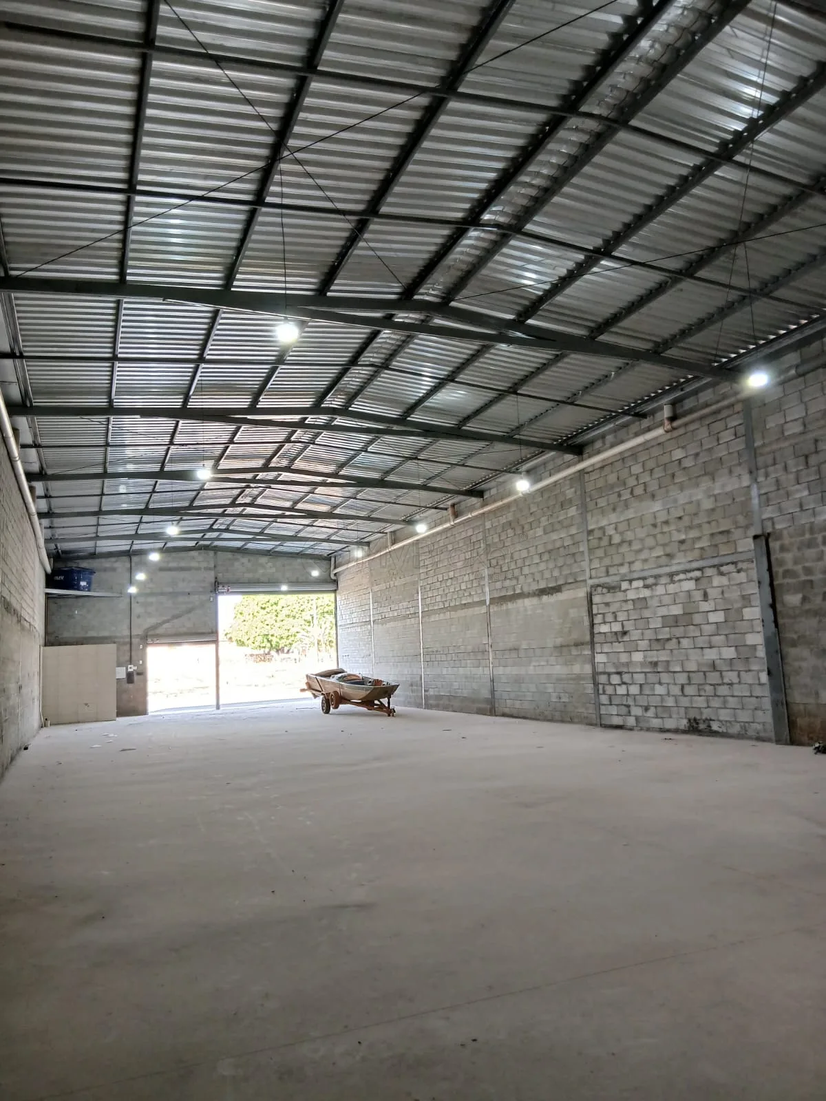 Alugar Comercial / Galp&atilde;o em Aparecida de Goi&acirc;nia R$ 5.900,00 - Foto 2