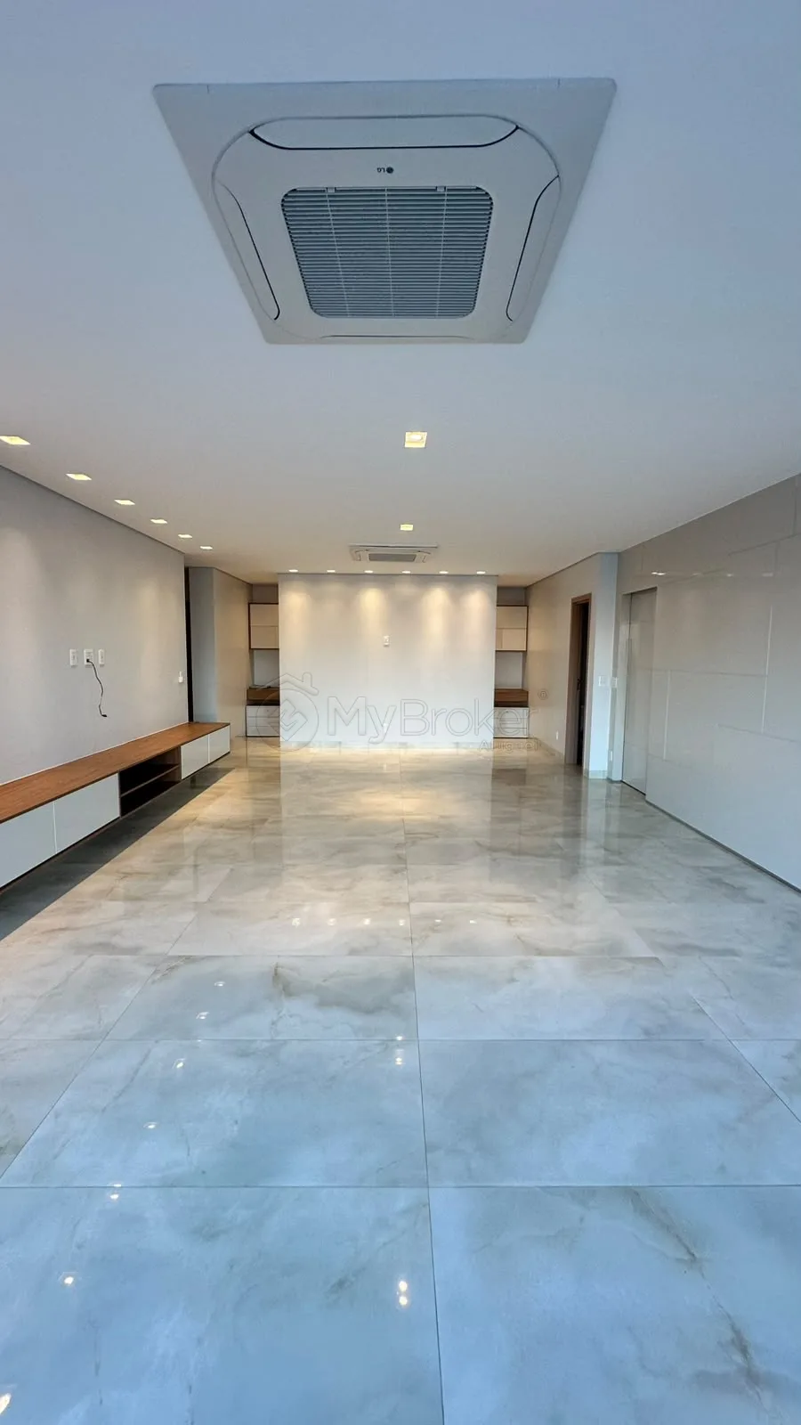 Alugar Apartamento / Padr&atilde;o em Goi&acirc;nia R$ 12.000,00 - Foto 1