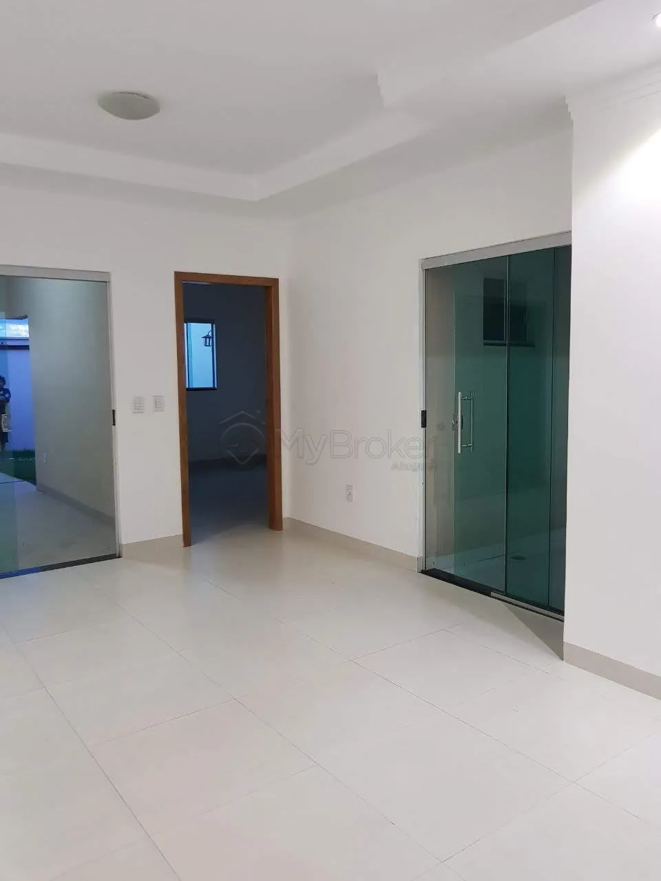 Alugar Casa / Padr&atilde;o em Goi&acirc;nia R$ 2.700,00 - Foto 3