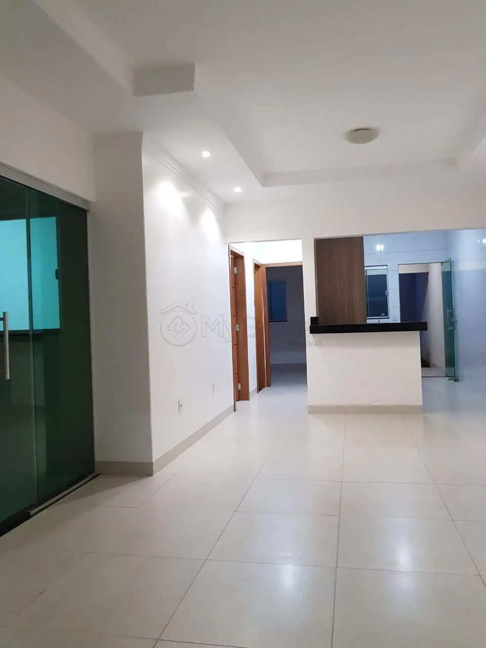 Alugar Casa / Padr&atilde;o em Goi&acirc;nia R$ 2.700,00 - Foto 1