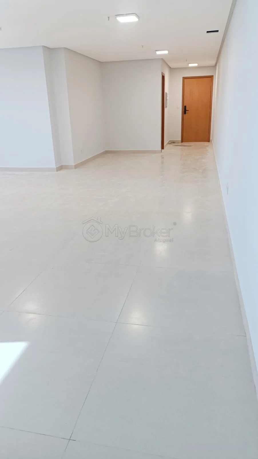 Alugar Comercial / Sala em Condom&iacute;nio em Goi&acirc;nia R$ 6.000,00 - Foto 1