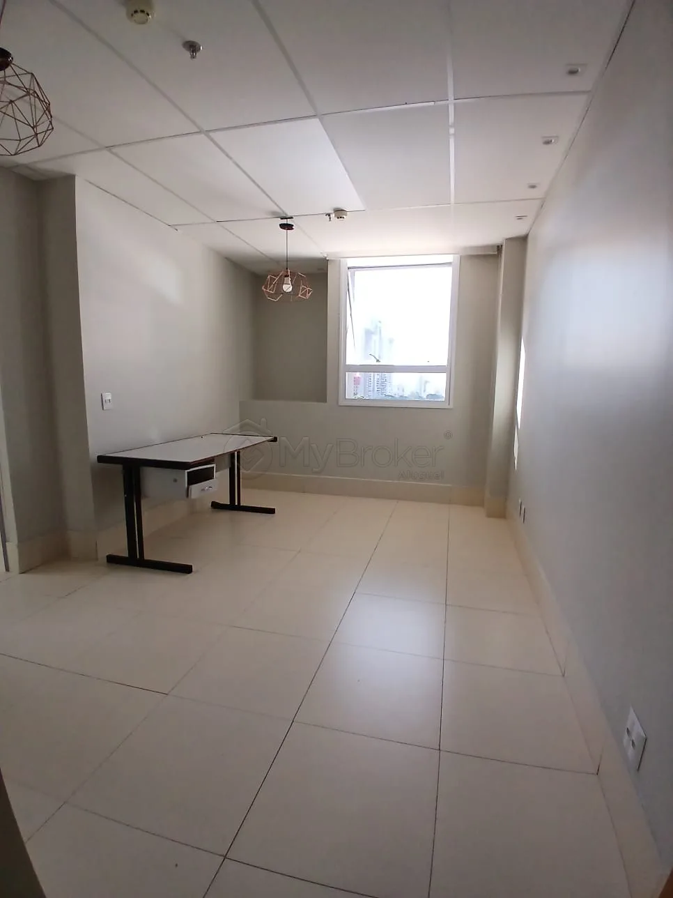 Alugar Comercial / Sala em Condom&iacute;nio em Goi&acirc;nia R$ 2.000,00 - Foto 3