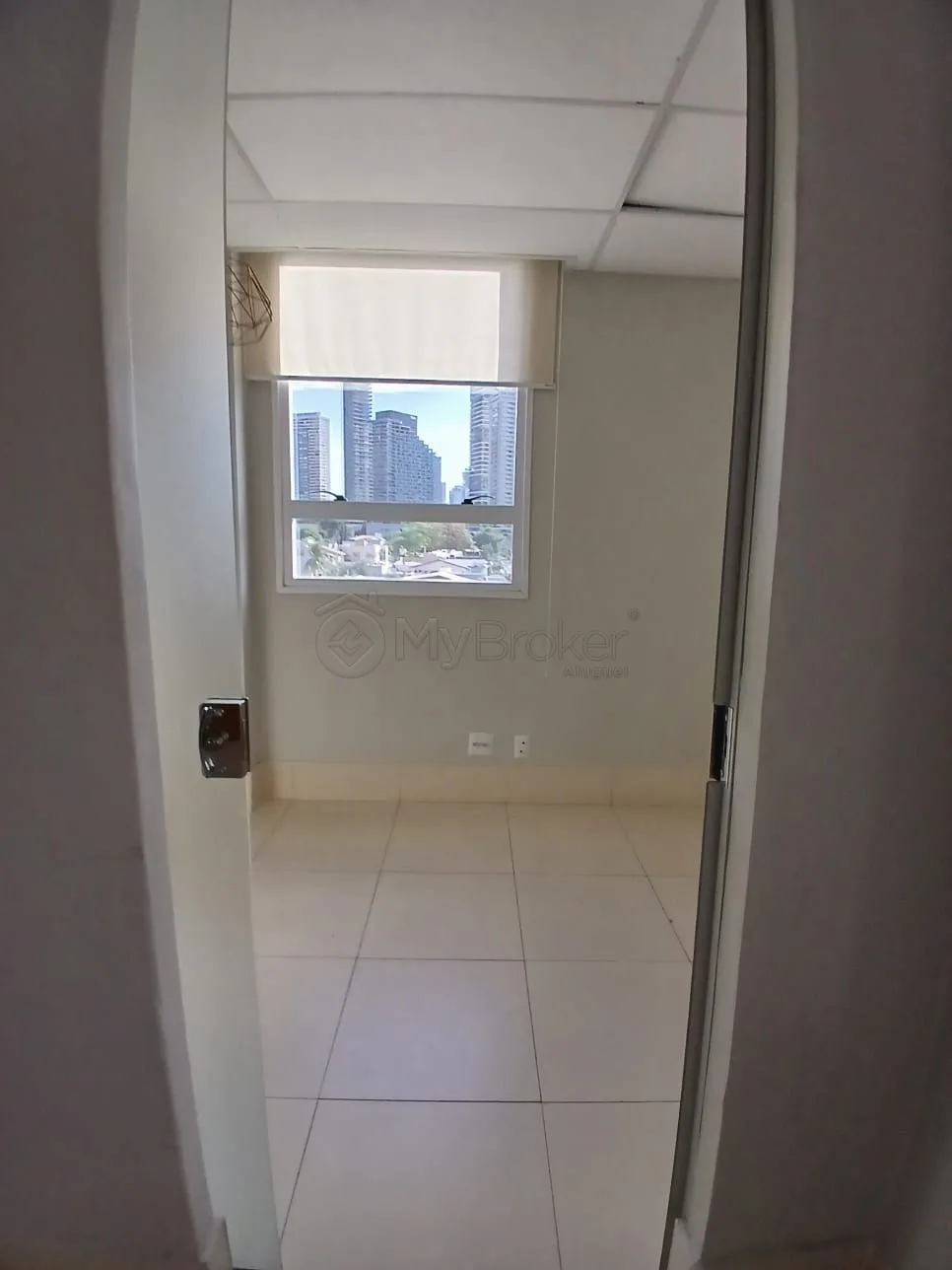 Alugar Comercial / Sala em Condom&iacute;nio em Goi&acirc;nia R$ 2.000,00 - Foto 5