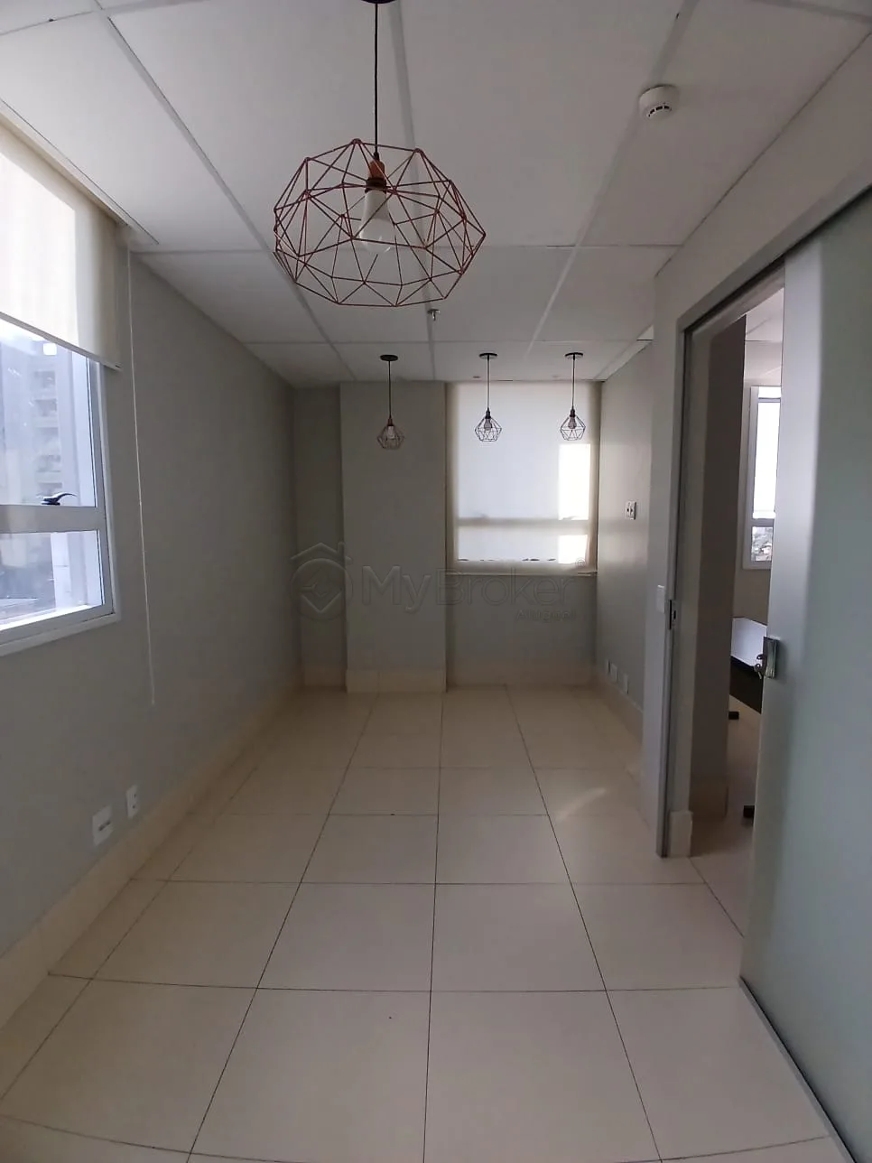 Alugar Comercial / Sala em Condom&iacute;nio em Goi&acirc;nia R$ 2.000,00 - Foto 1