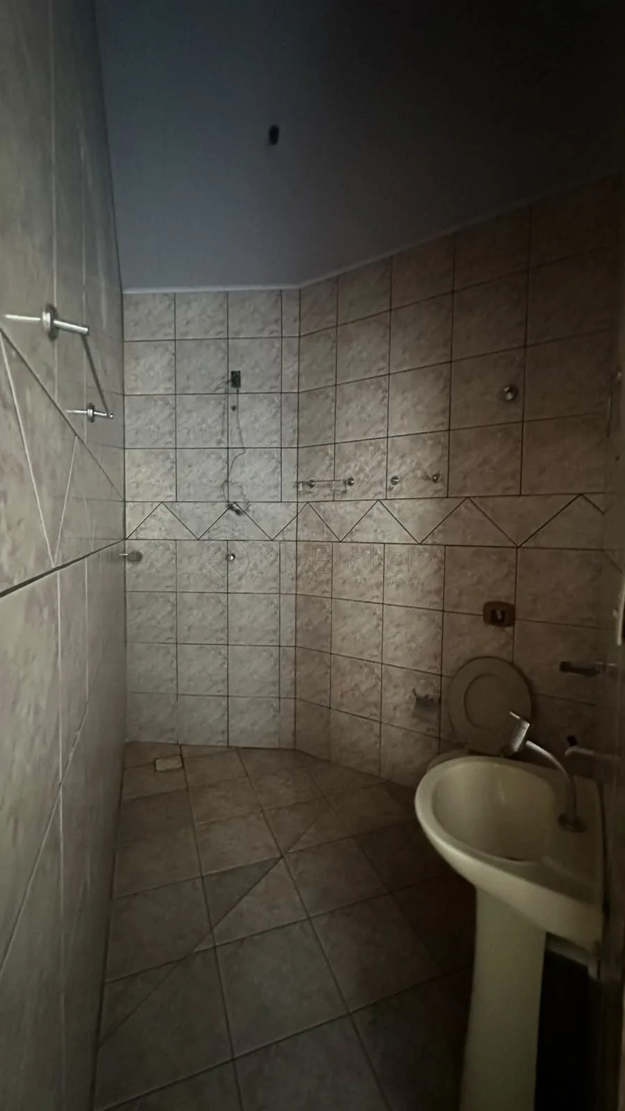 Alugar Casa / Padr&atilde;o em Goi&acirc;nia R$ 1.200,00 - Foto 16