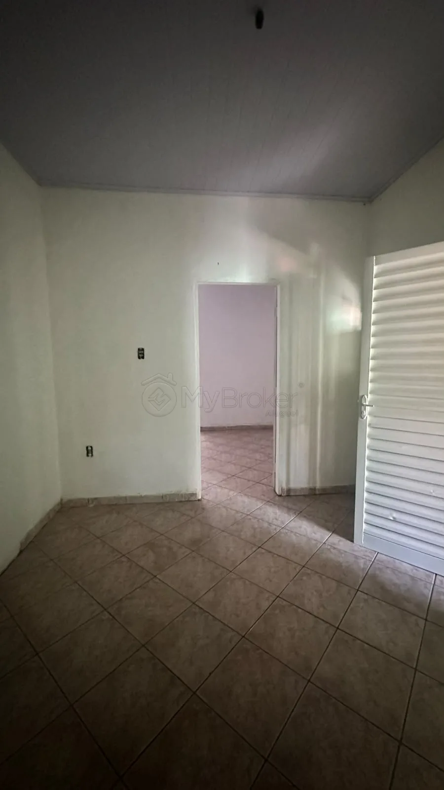 Alugar Casa / Padr&atilde;o em Goi&acirc;nia R$ 1.200,00 - Foto 5