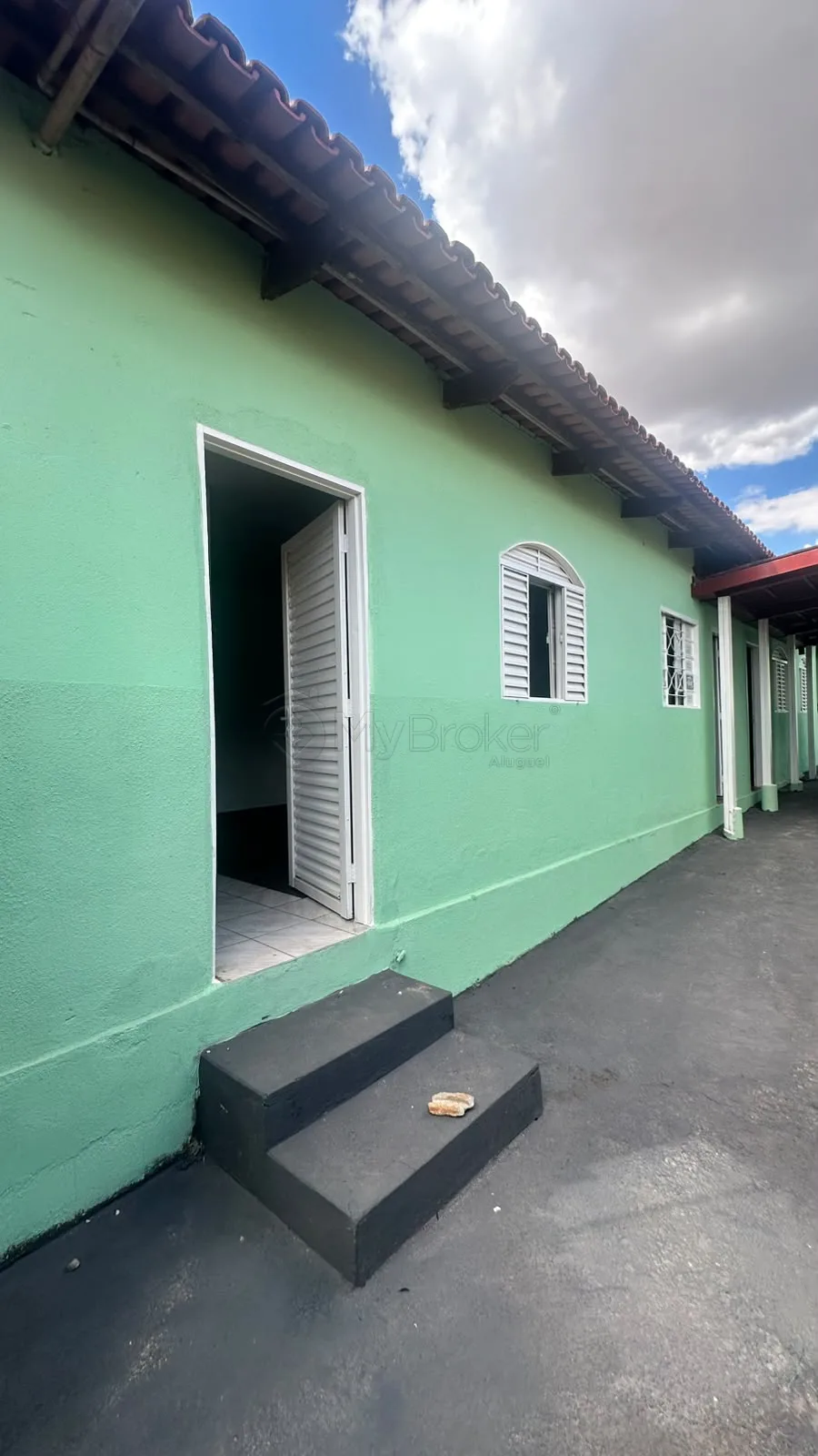 Alugar Casa / Padr&atilde;o em Goi&acirc;nia R$ 1.200,00 - Foto 3
