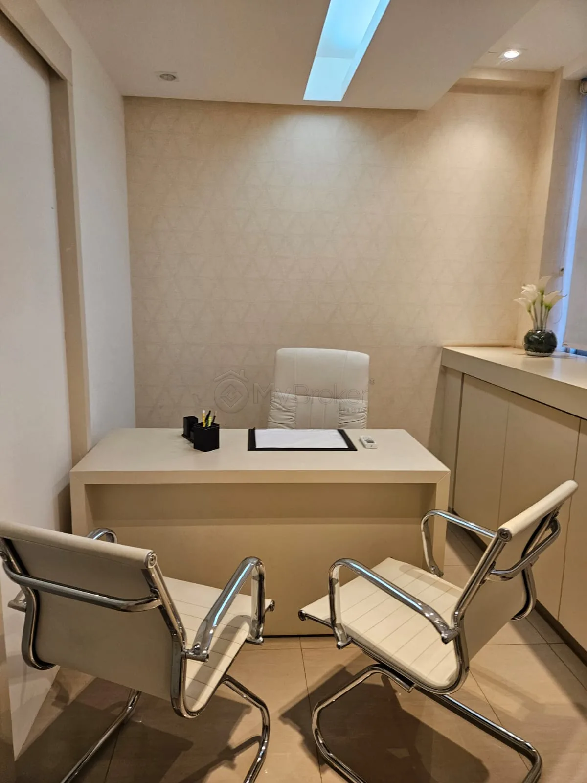 Alugar Comercial / Sala em Condom&iacute;nio em Goi&acirc;nia R$ 3.500,00 - Foto 3