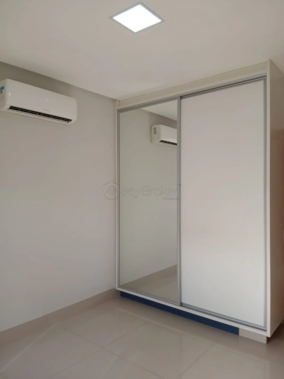Alugar Casa / Condom&iacute;nio em Senador Canedo R$ 10.000,00 - Foto 15