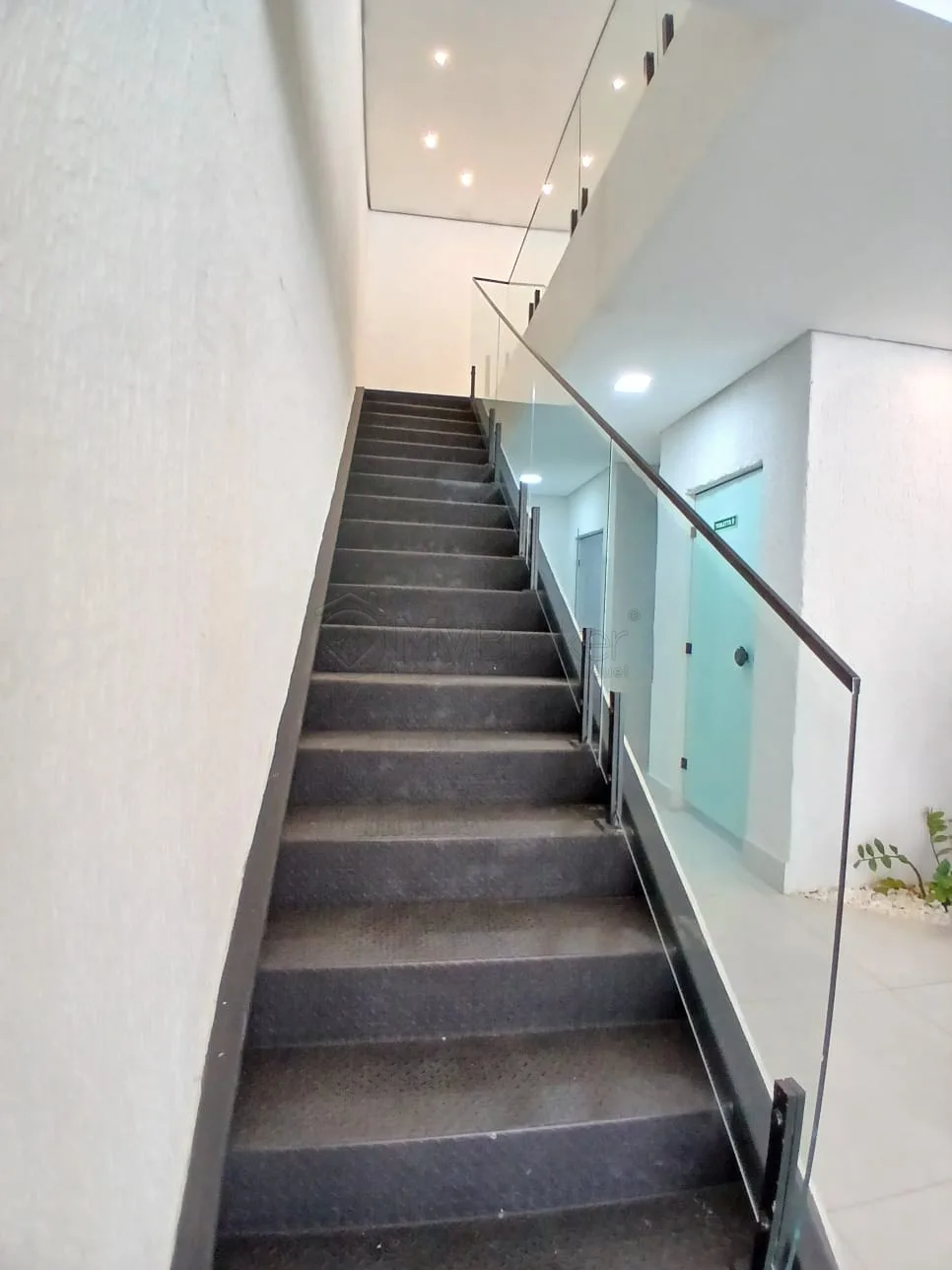 Alugar Comercial / Sala em Goi&acirc;nia R$ 40.000,00 - Foto 4
