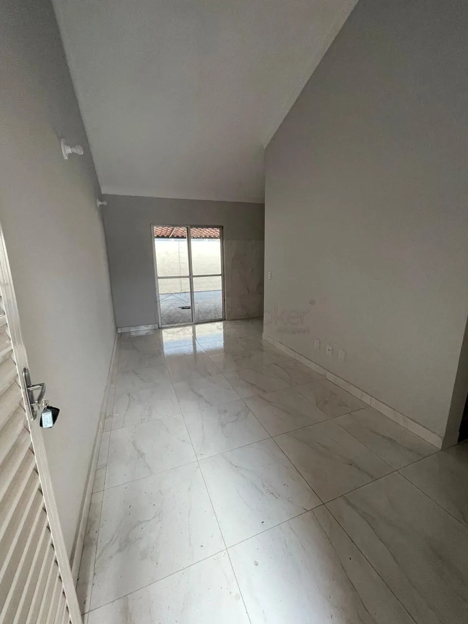 Alugar Casa / Condom&iacute;nio em Goi&acirc;nia R$ 1.699,90 - Foto 2