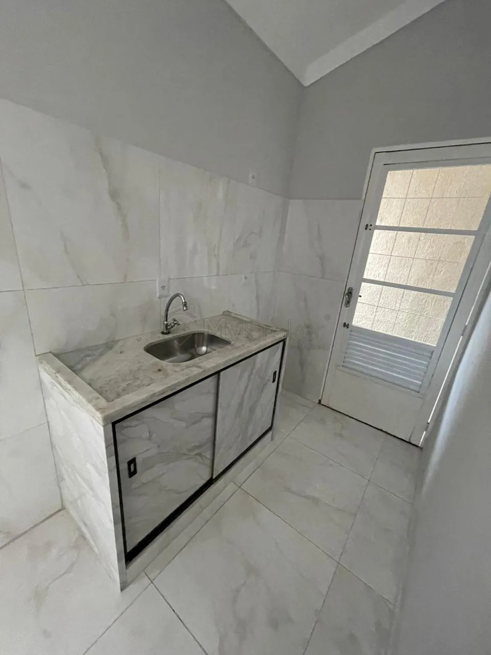 Alugar Casa / Condom&iacute;nio em Goi&acirc;nia R$ 1.699,90 - Foto 4