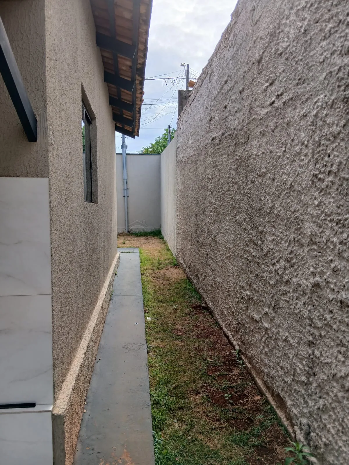 Alugar Casa / Padr&atilde;o em Goi&acirc;nia R$ 1.800,00 - Foto 17