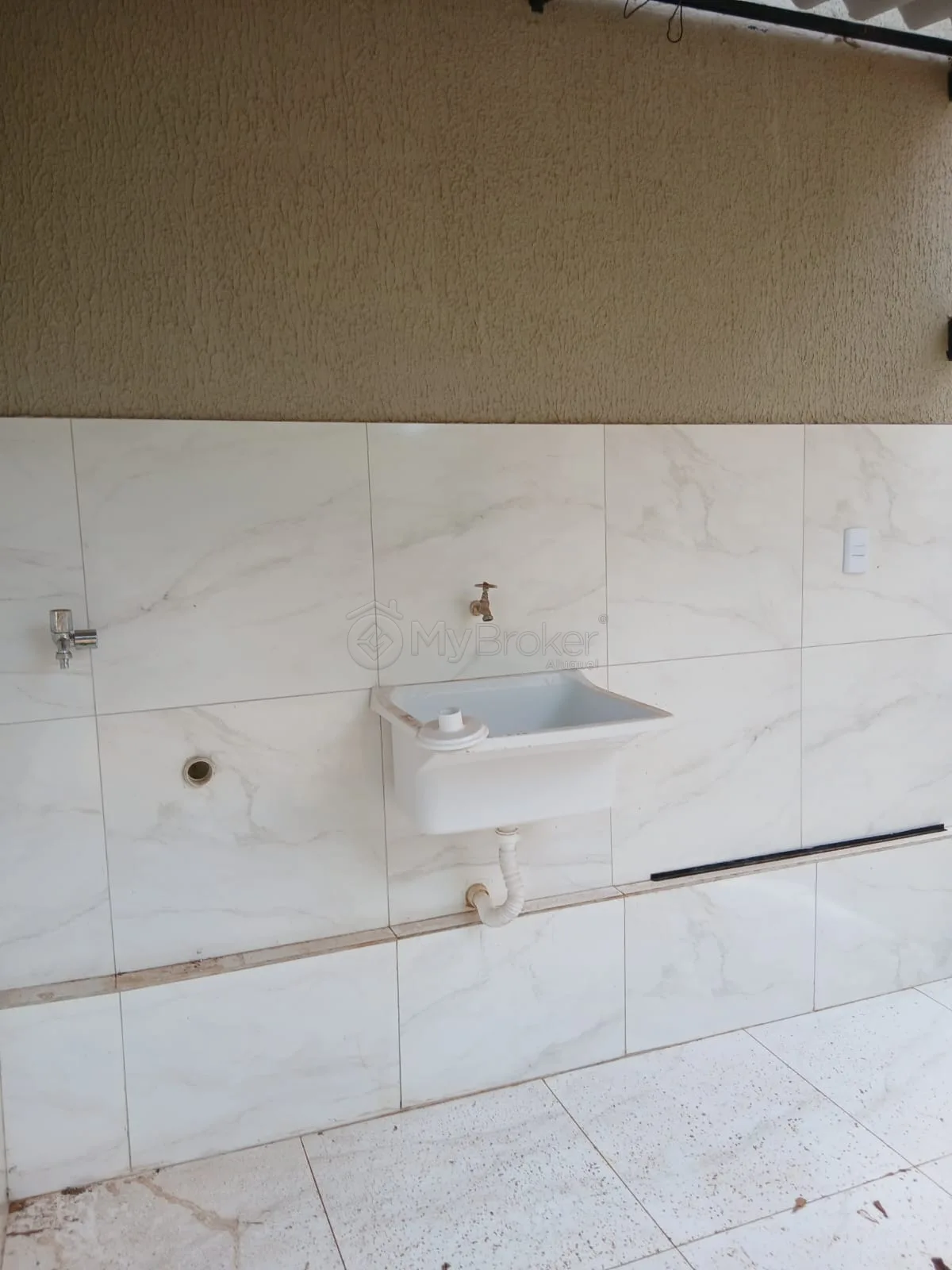 Alugar Casa / Padr&atilde;o em Goi&acirc;nia R$ 1.800,00 - Foto 19