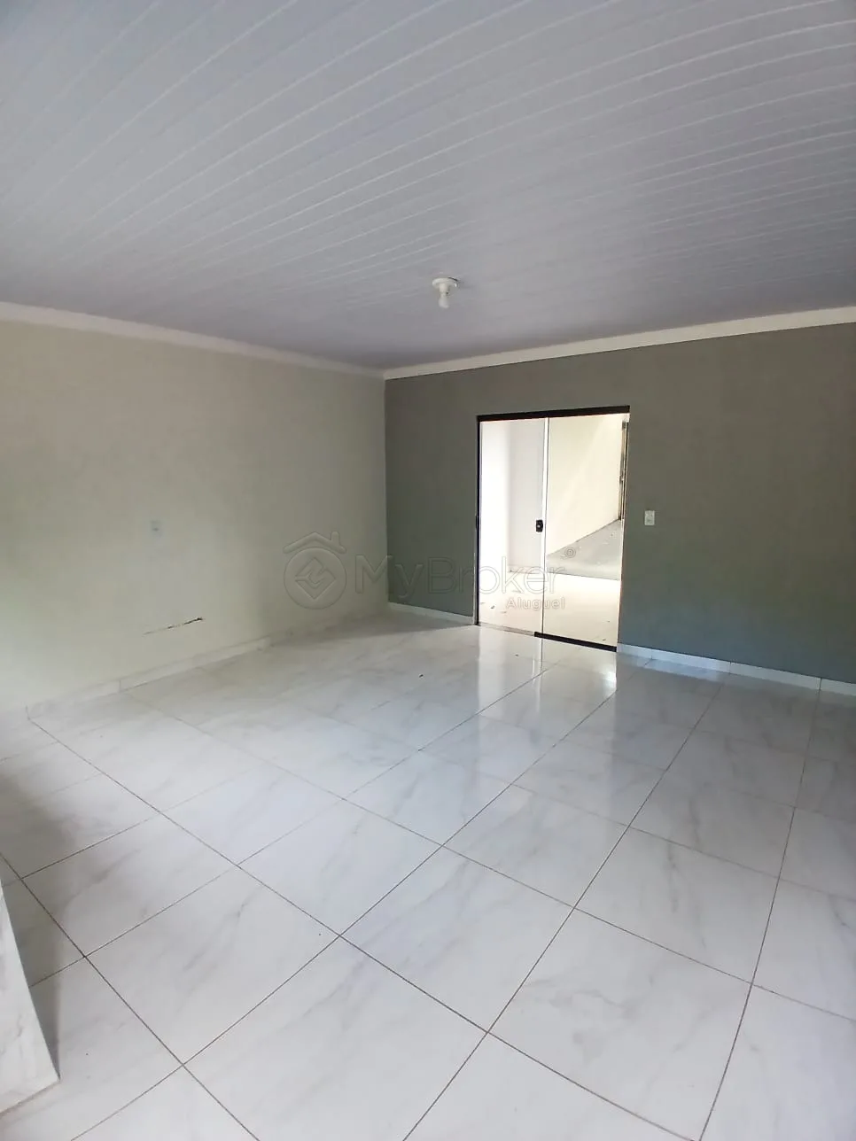 Alugar Casa / Padr&atilde;o em Goi&acirc;nia R$ 1.800,00 - Foto 9