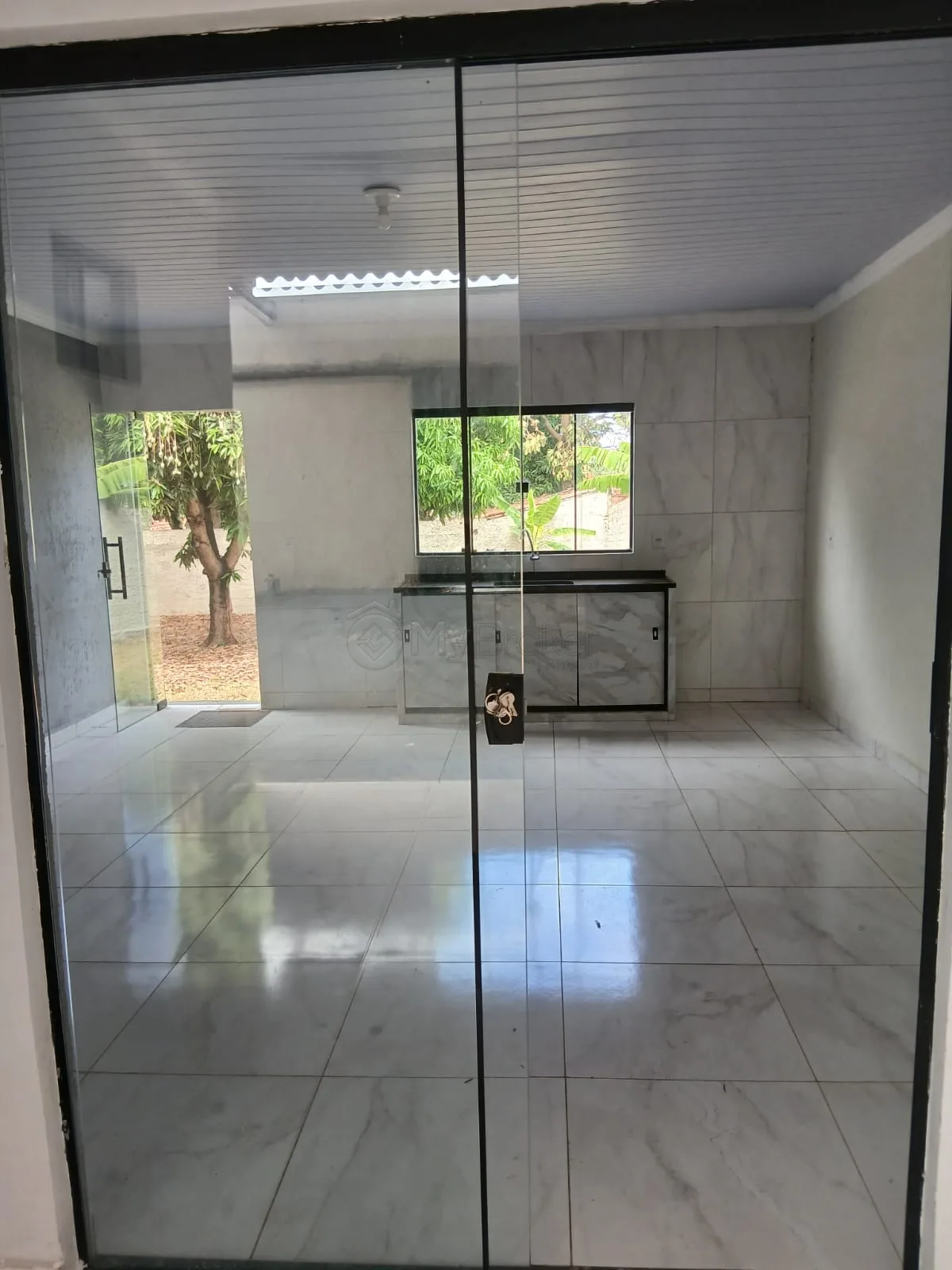Alugar Casa / Padr&atilde;o em Goi&acirc;nia R$ 1.800,00 - Foto 4