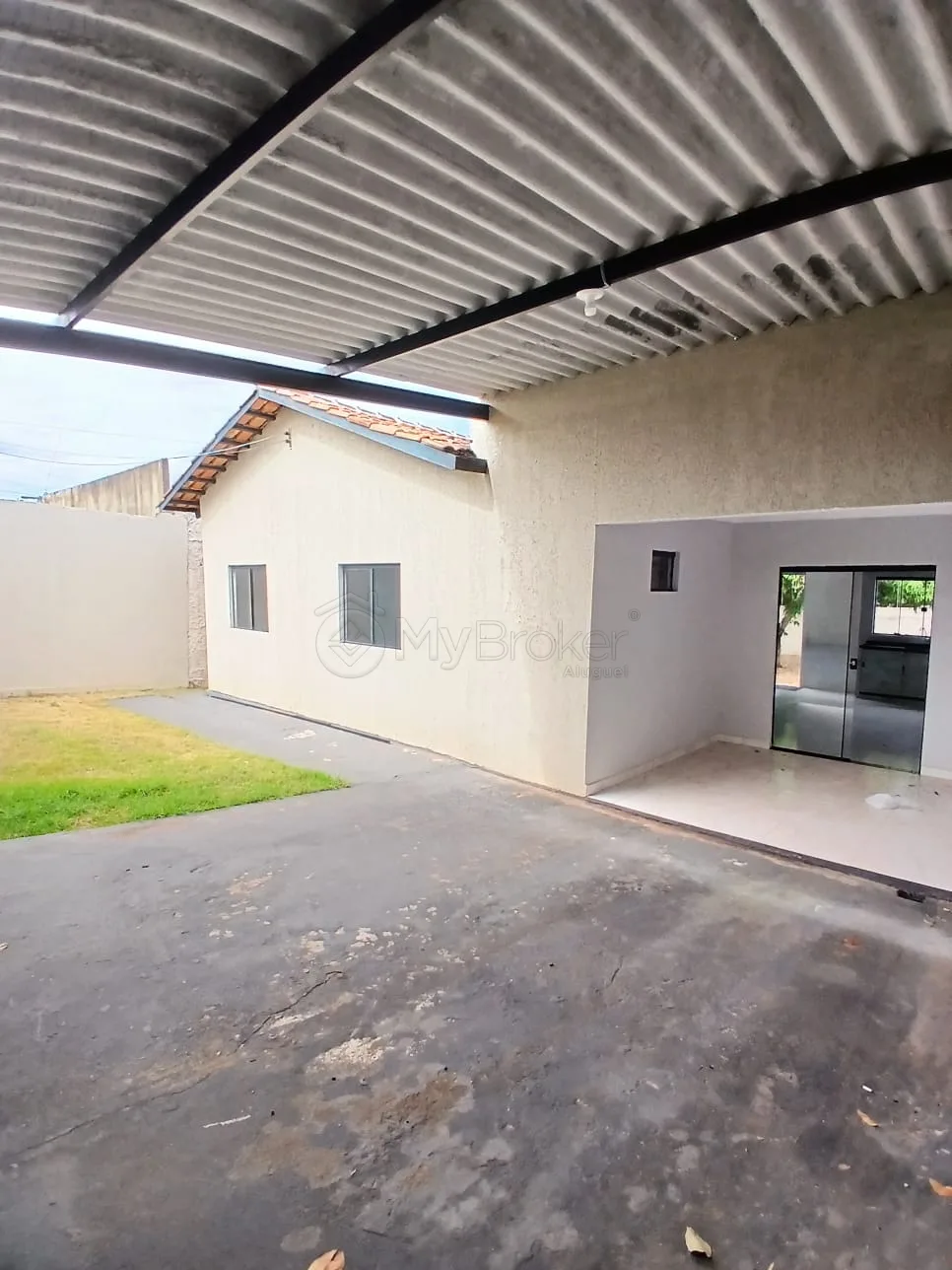 Alugar Casa / Padr&atilde;o em Goi&acirc;nia R$ 1.800,00 - Foto 1