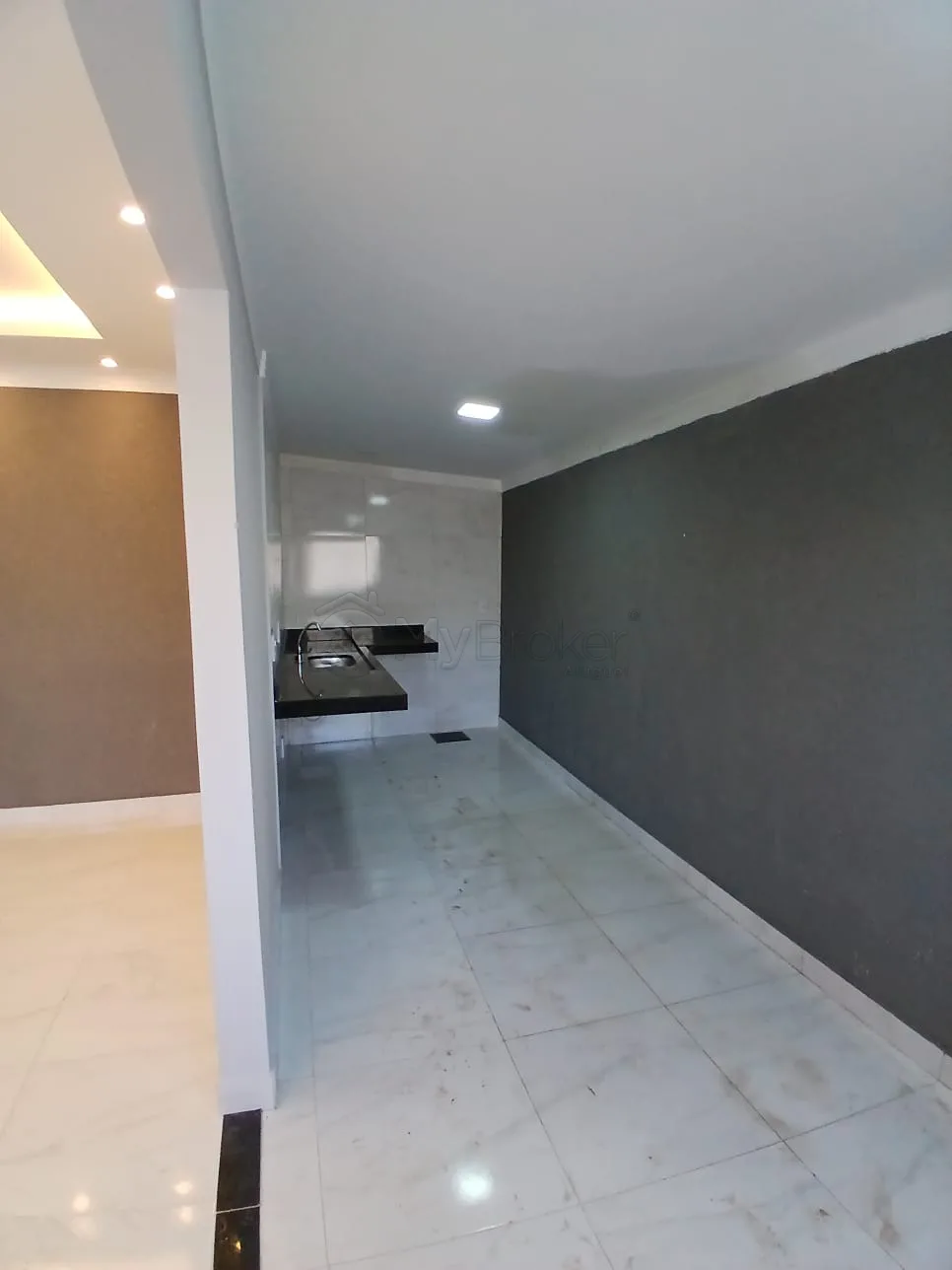 Alugar Casa / Padr&atilde;o em Goi&acirc;nia R$ 1.800,00 - Foto 4
