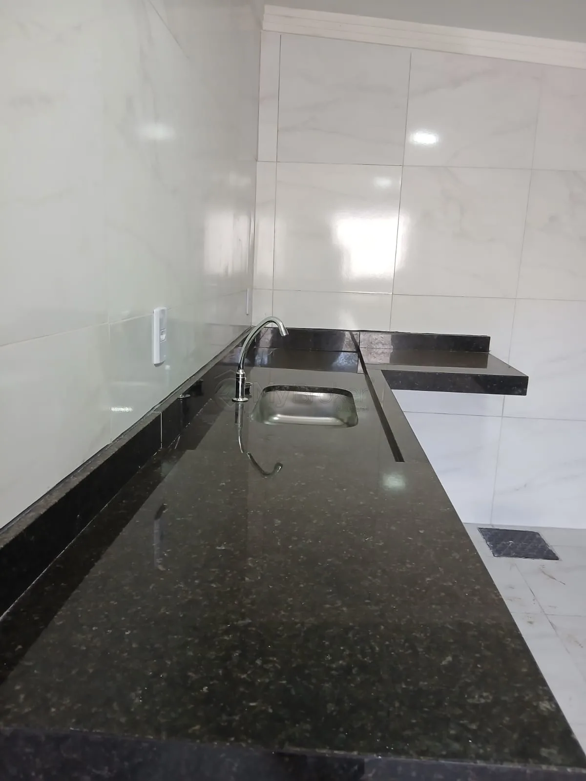 Alugar Casa / Padr&atilde;o em Goi&acirc;nia R$ 1.800,00 - Foto 5