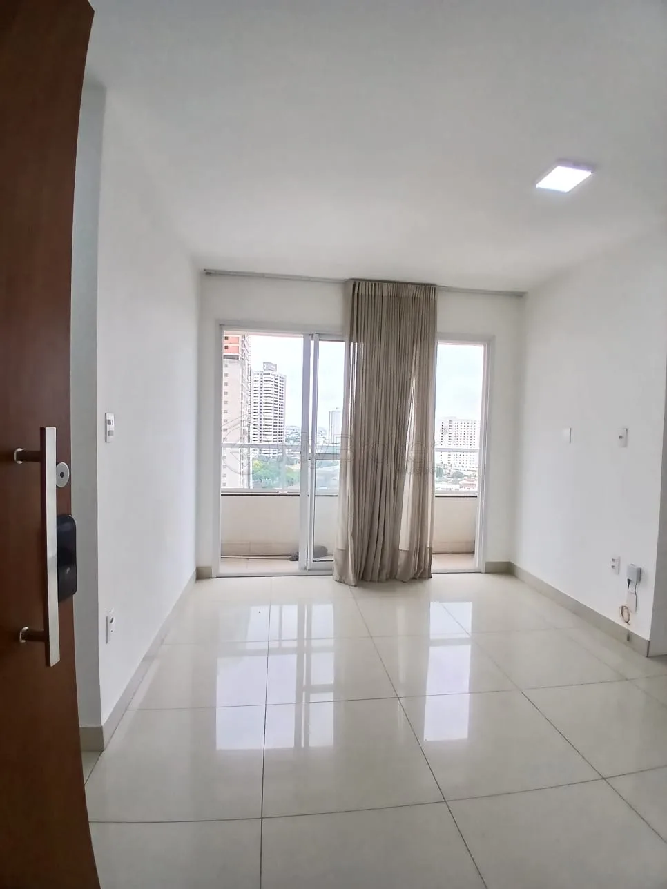 Alugar Apartamento / Padr&atilde;o em Goi&acirc;nia R$ 2.400,00 - Foto 1
