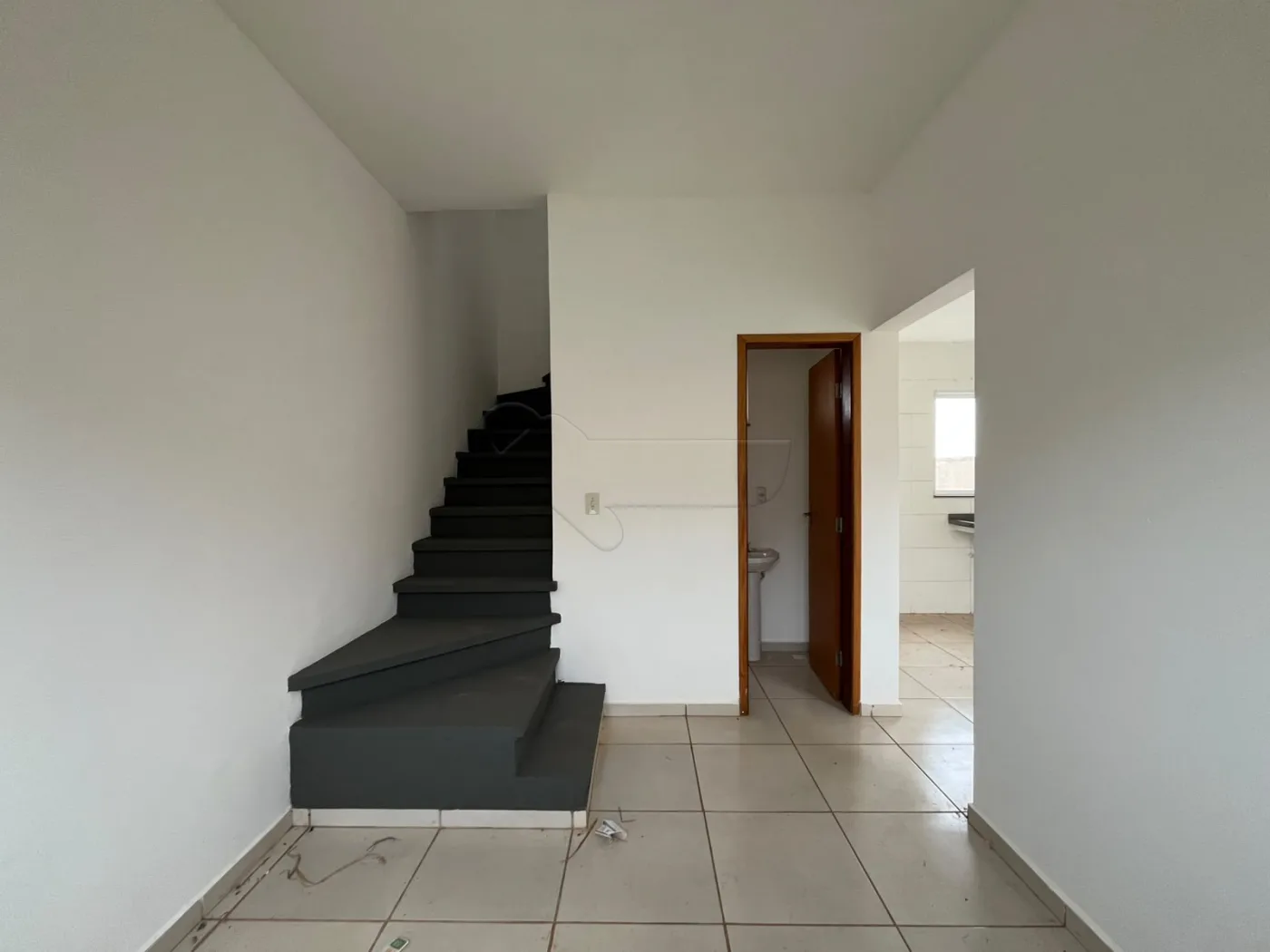 Alugar Casa / Condom&iacute;nio em Iracem&aacute;polis R$ 1.150,00 - Foto 2