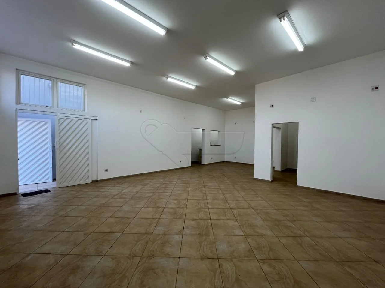 Alugar Comercial / Sal&atilde;o em Limeira R$ 2.200,00 - Foto 4