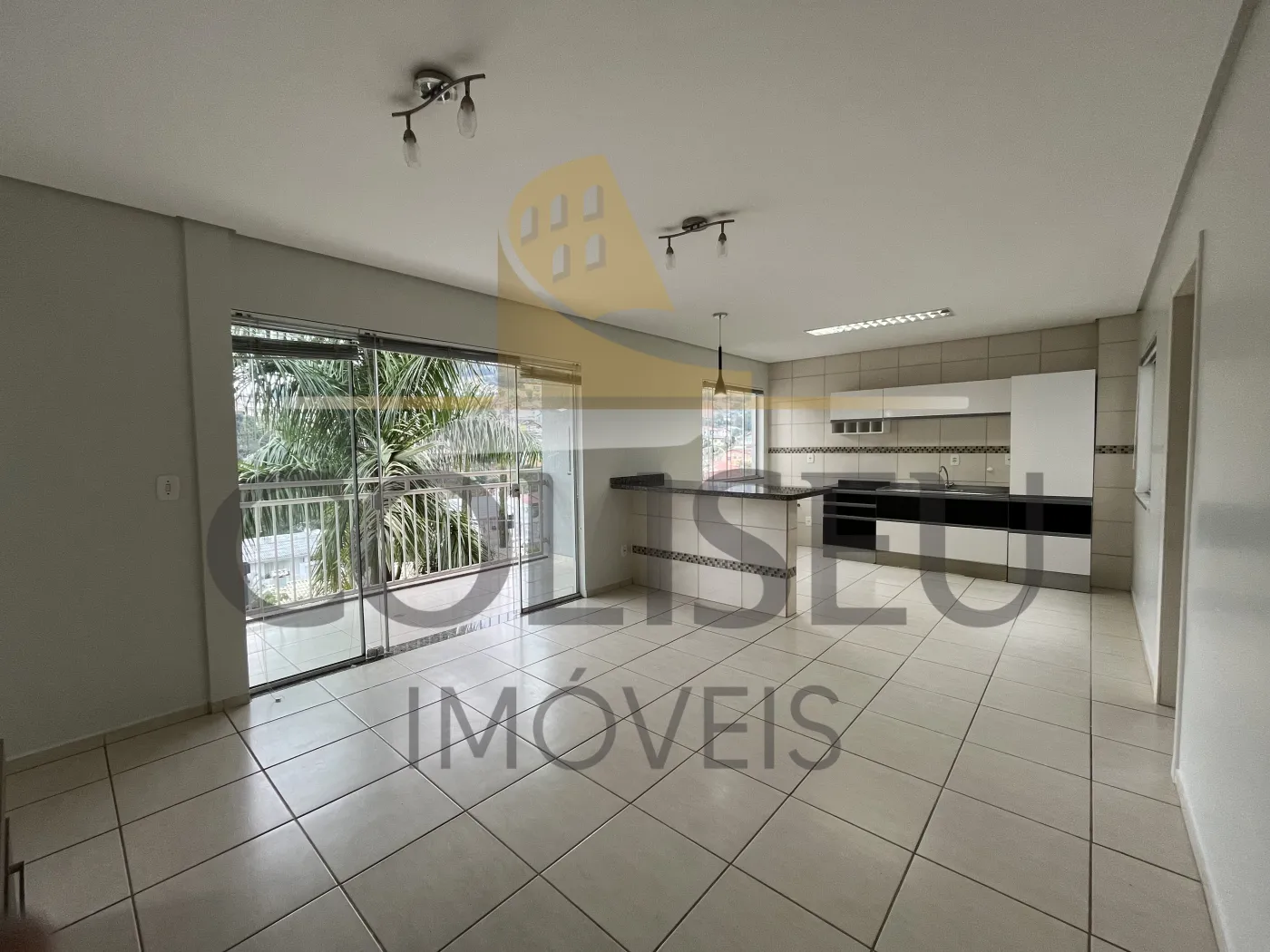 Alugar Casa / Padr&atilde;o em Conc&oacute;rdia R$ 1.900,00 - Foto 2
