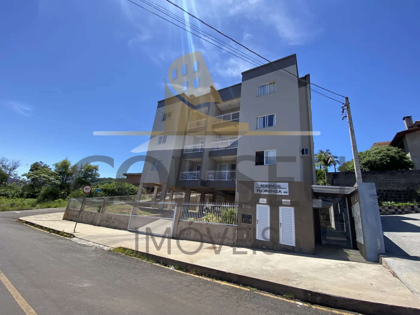 Alugar Apartamento / Padr&atilde;o em Conc&oacute;rdia R$ 1.300,00 - Foto 1