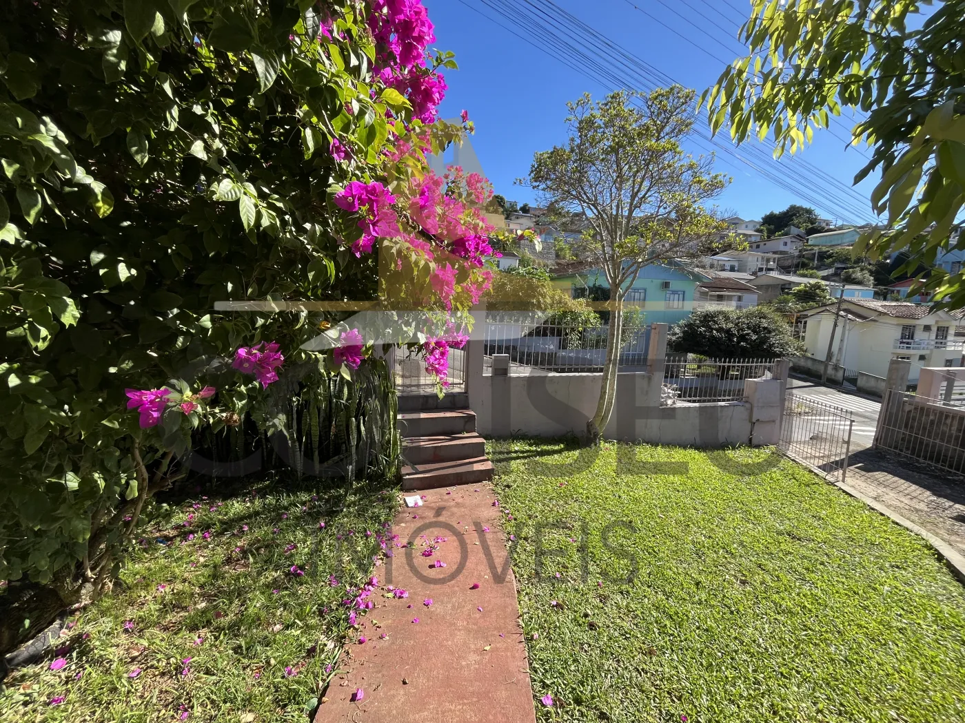 Alugar Casa / Padr&atilde;o em Conc&oacute;rdia R$ 1.300,00 - Foto 2